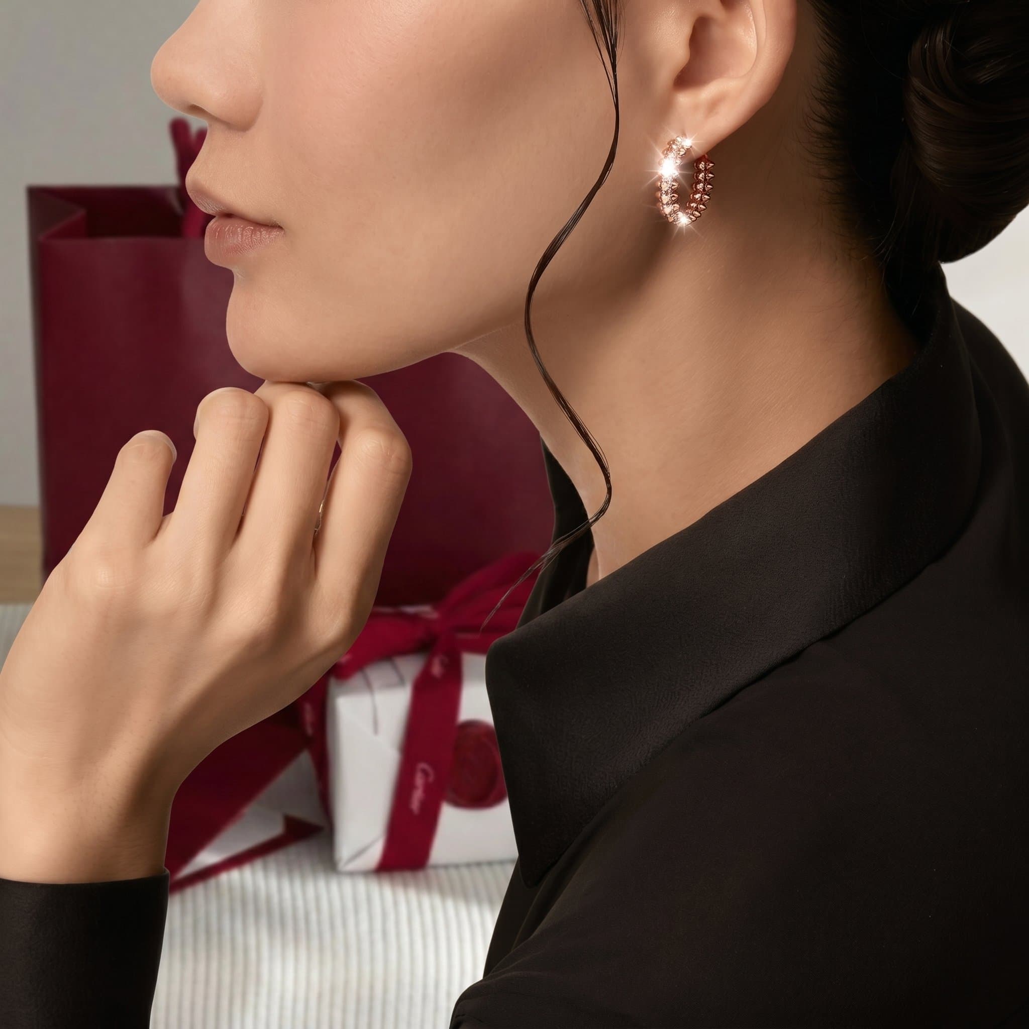 Золотые серьги-кольца Cartier Clash с бриллиантами, малая модель, паве