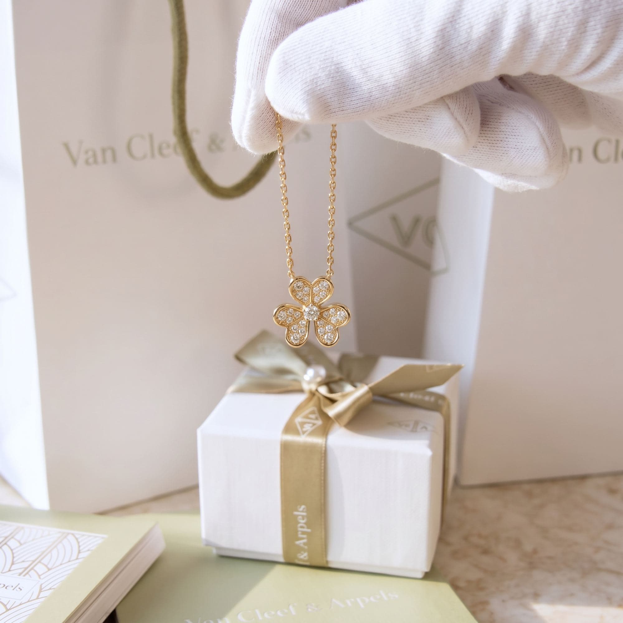 Кулон Van Cleef & Arpels Flora Frivole, мини — фото 2