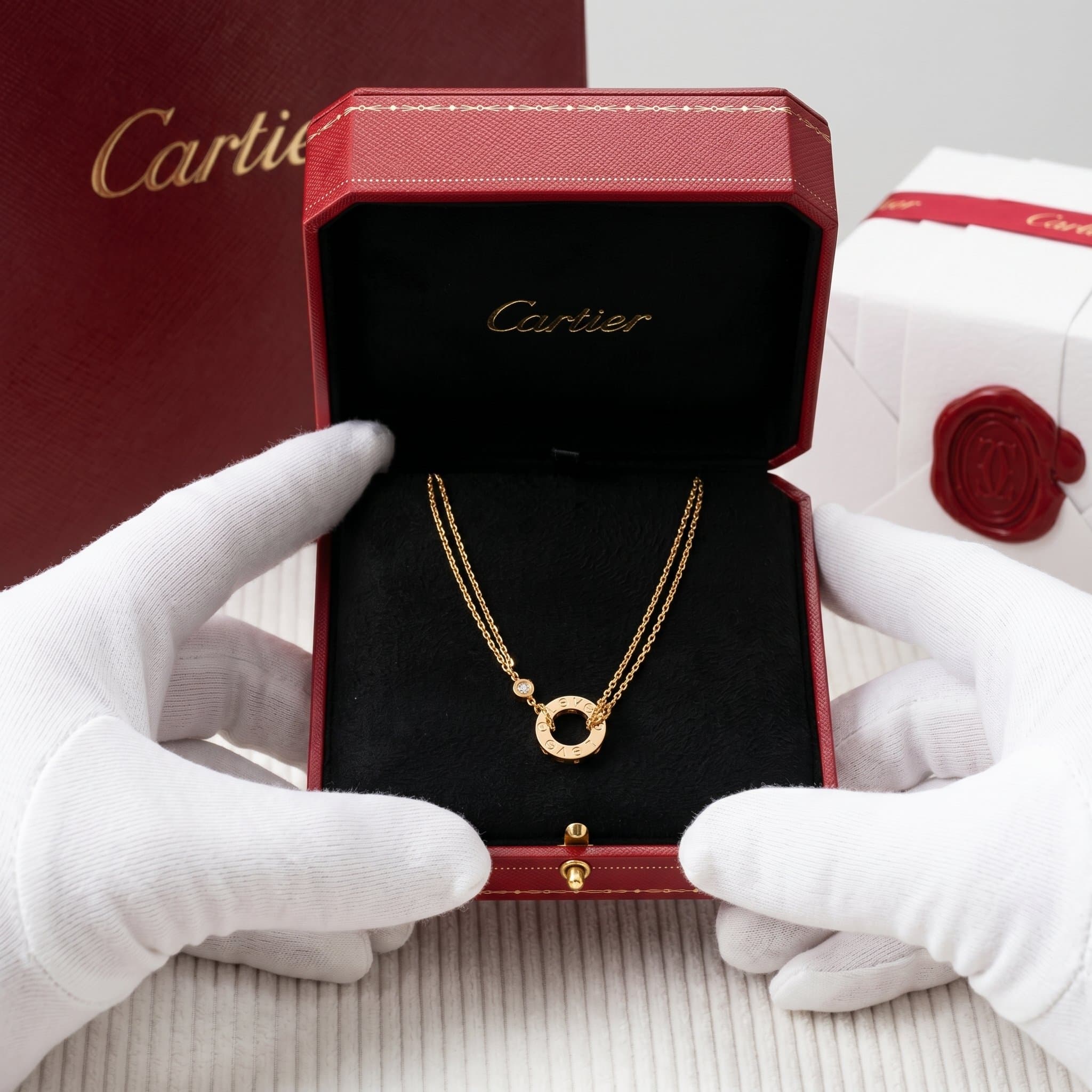 Золотая подвеска Cartier Love с бриллиантами, 2 бриллианта — фото 3