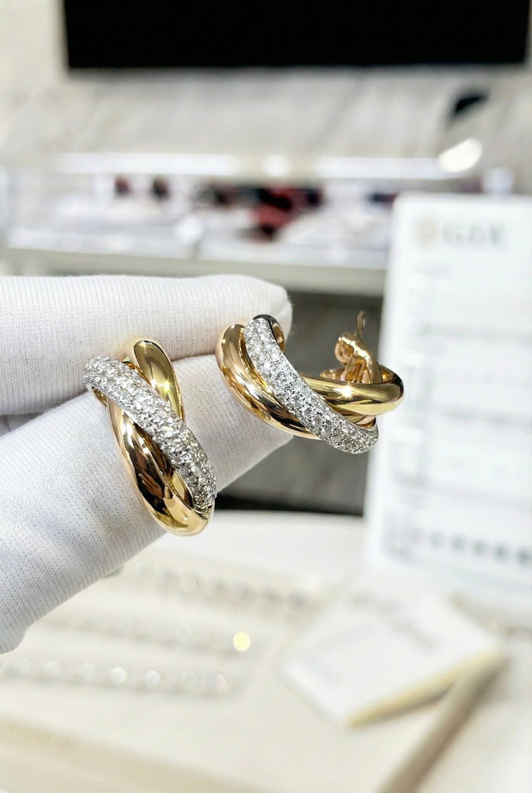Золотые серьги Cartier Trinity с бриллиантами