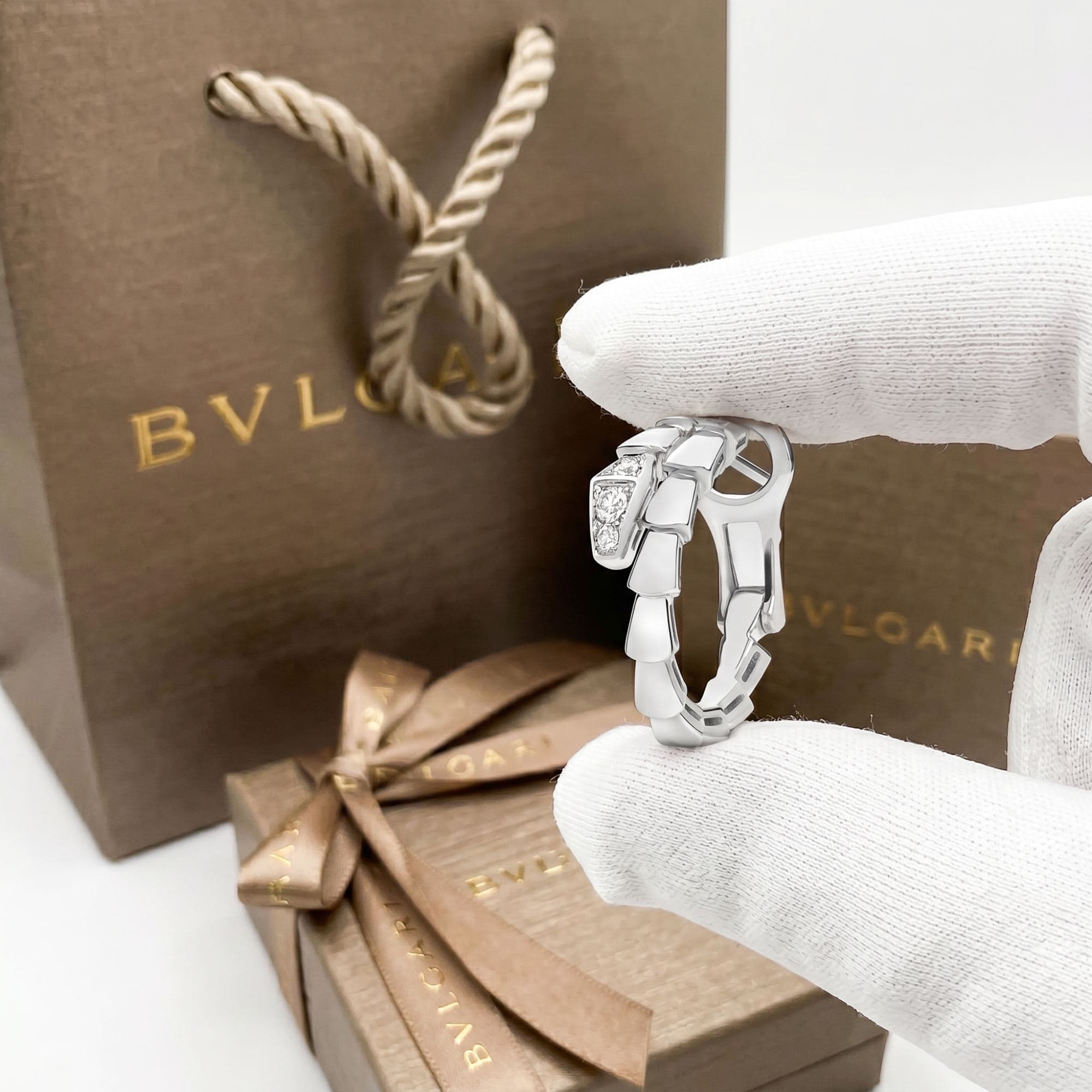 Серьги Bvlgari Serpenti Viper из белого золота с бриллиантами