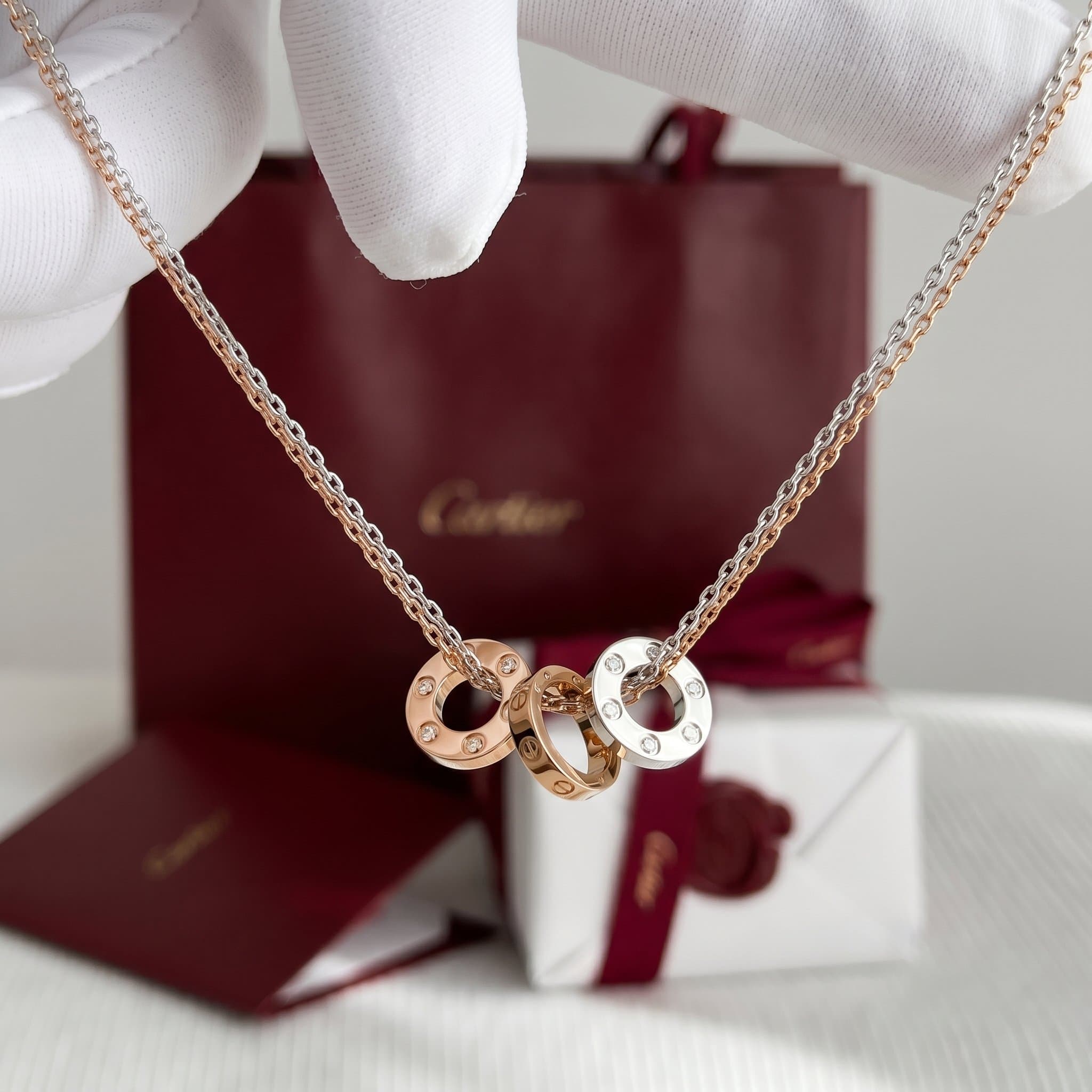 Золотая подвеска Cartier Love с бриллиантами, 6 бриллиантов