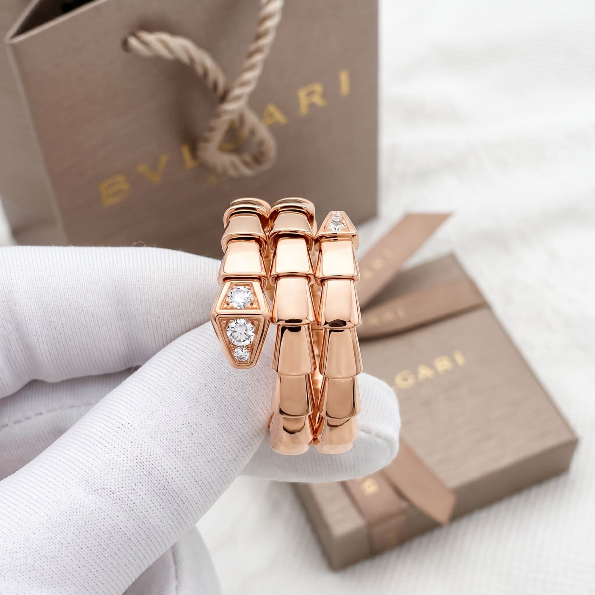 Кольцо Bulgari Serpenti Viper с бриллиантами