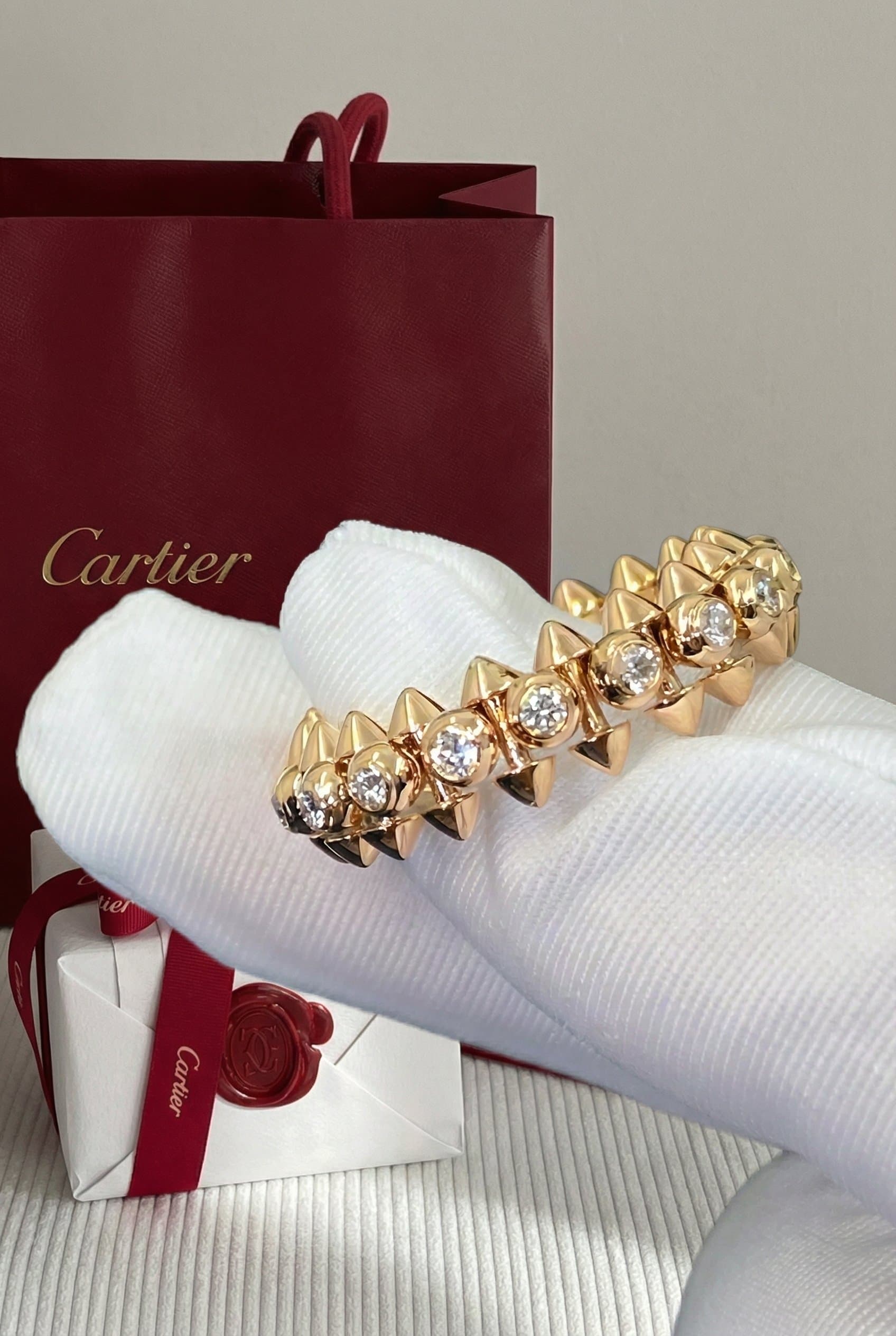 Золотое кольцо Cartier Clash de Cartier с бриллиантами