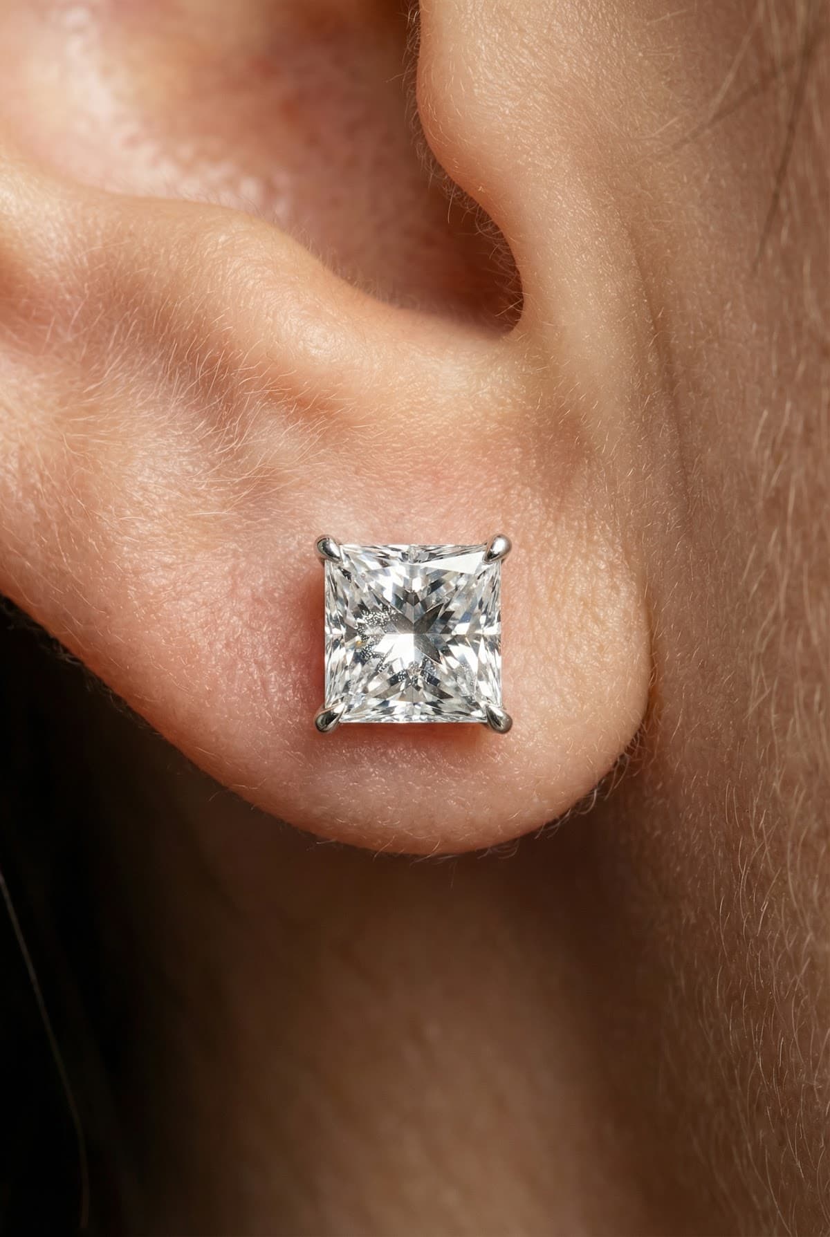 Золотые серьги-гвоздики с бриллиантами Tiffany & Co