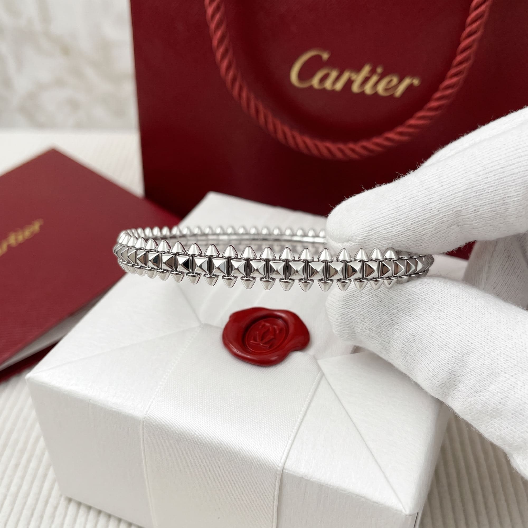 Золотой браслет Cartier Clash, малая модель