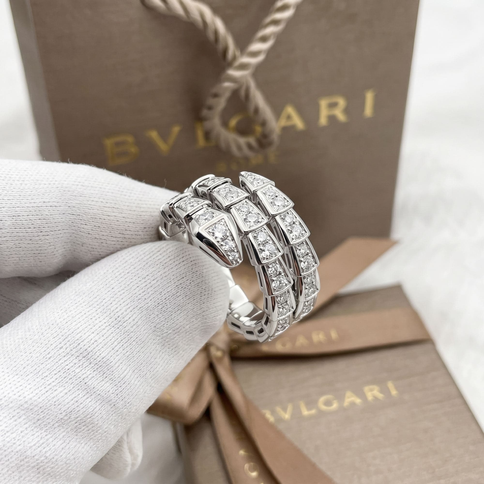 Кольцо Bulgari Serpenti Viper из белого золота с бриллиантами