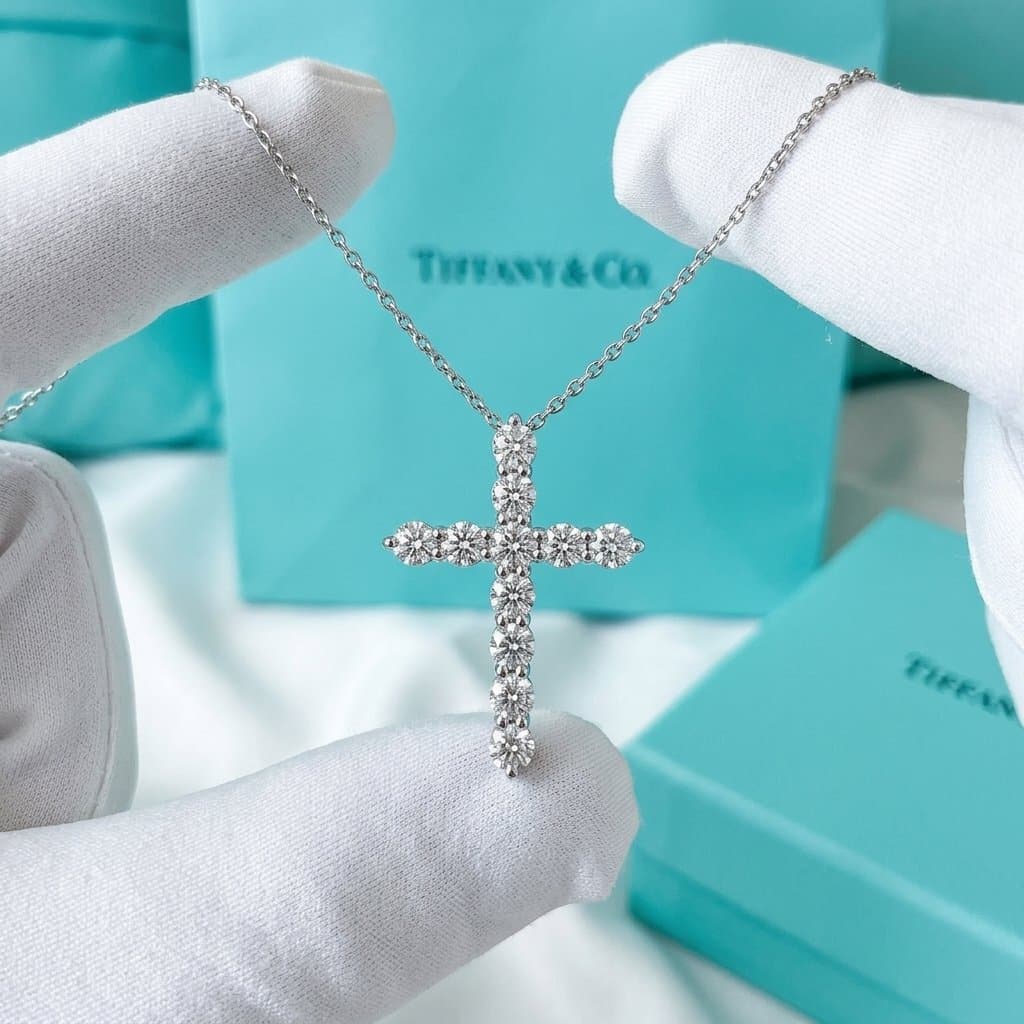 Крест-подвеска Tiffany из платины с бриллиантами, Белое золото