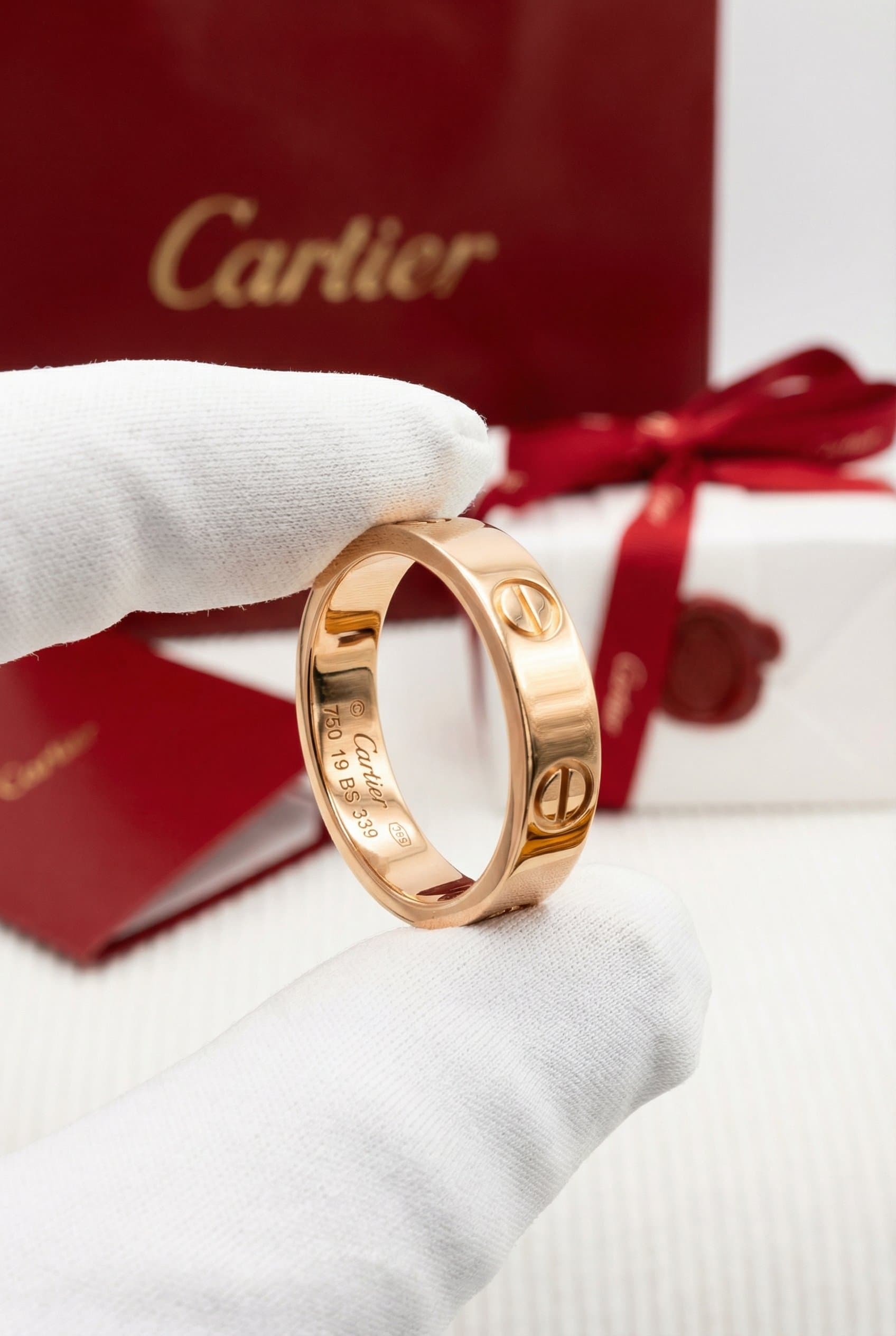 Золотое кольцо Cartier Love
