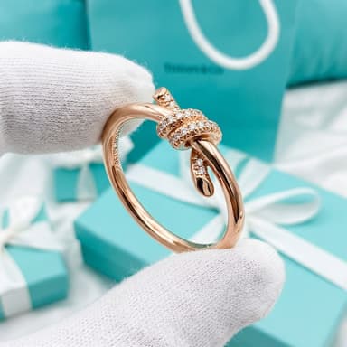 Кольцо Tiffany Knot в розовом золоте с бриллиантами