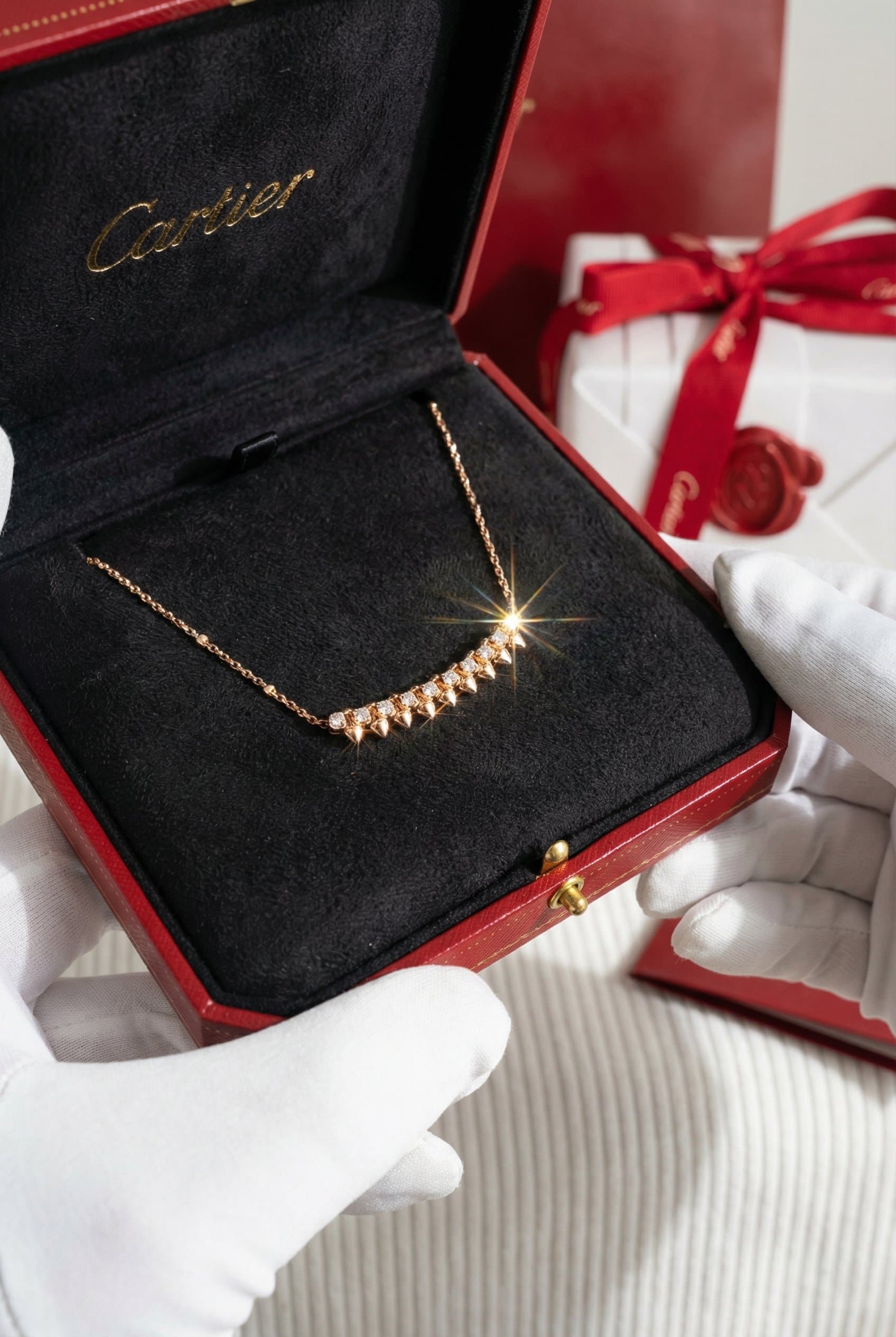 Золотое колье Cartier Clash de Cartier с бриллиантами