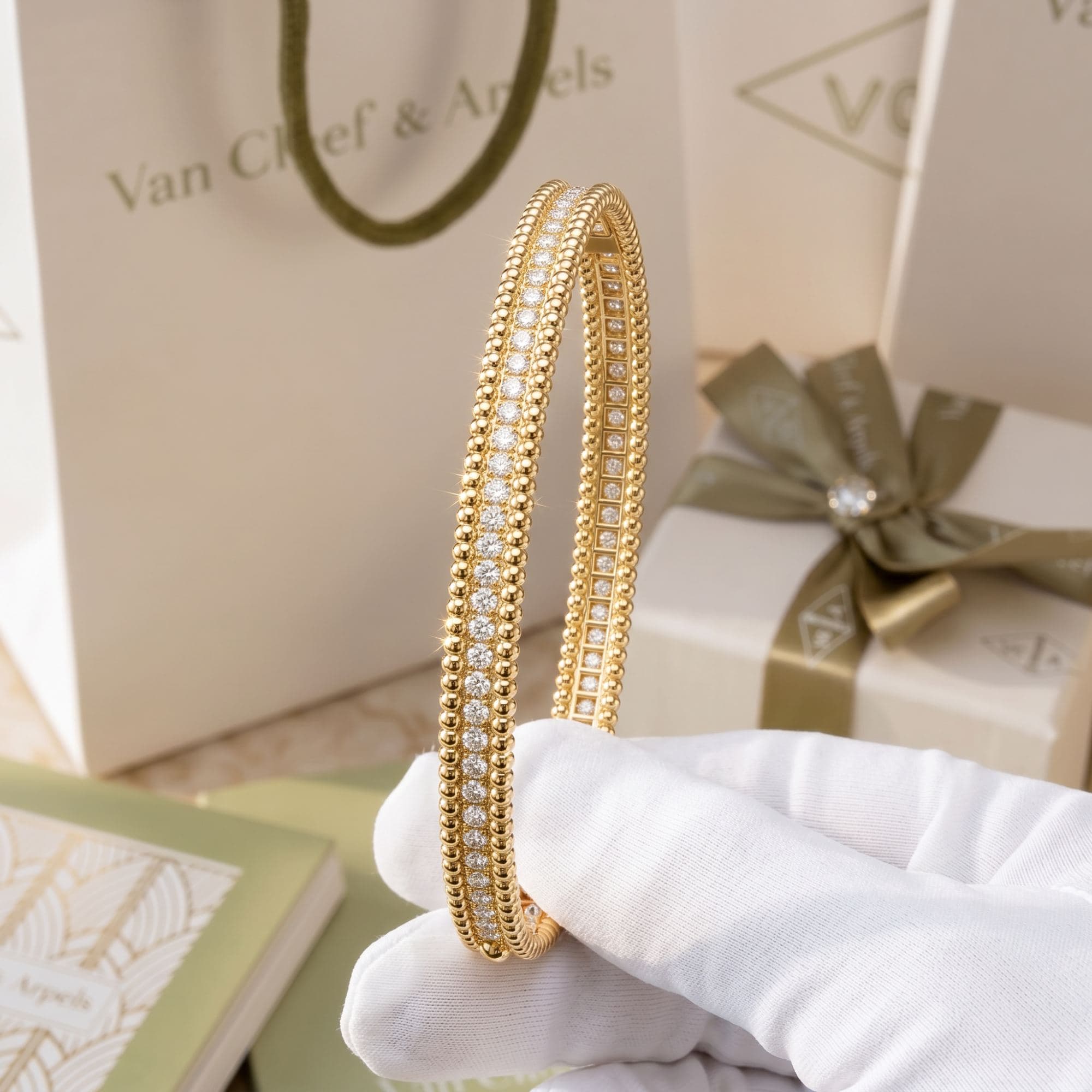 Браслет Van Cleef & Arpels Perlée с бриллиантами, 1 ряд, модель extra small, розовое золото