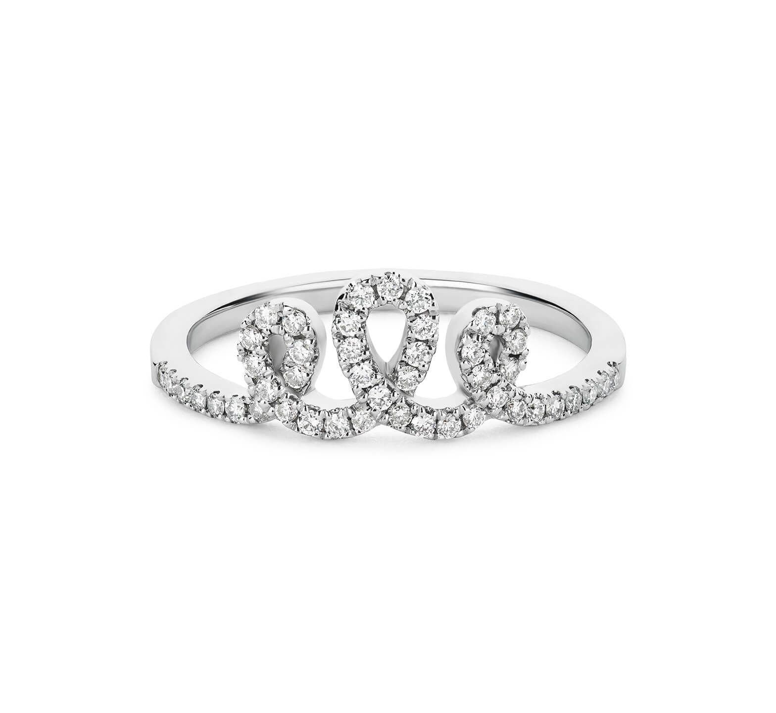 Золотое обручальное кольцо