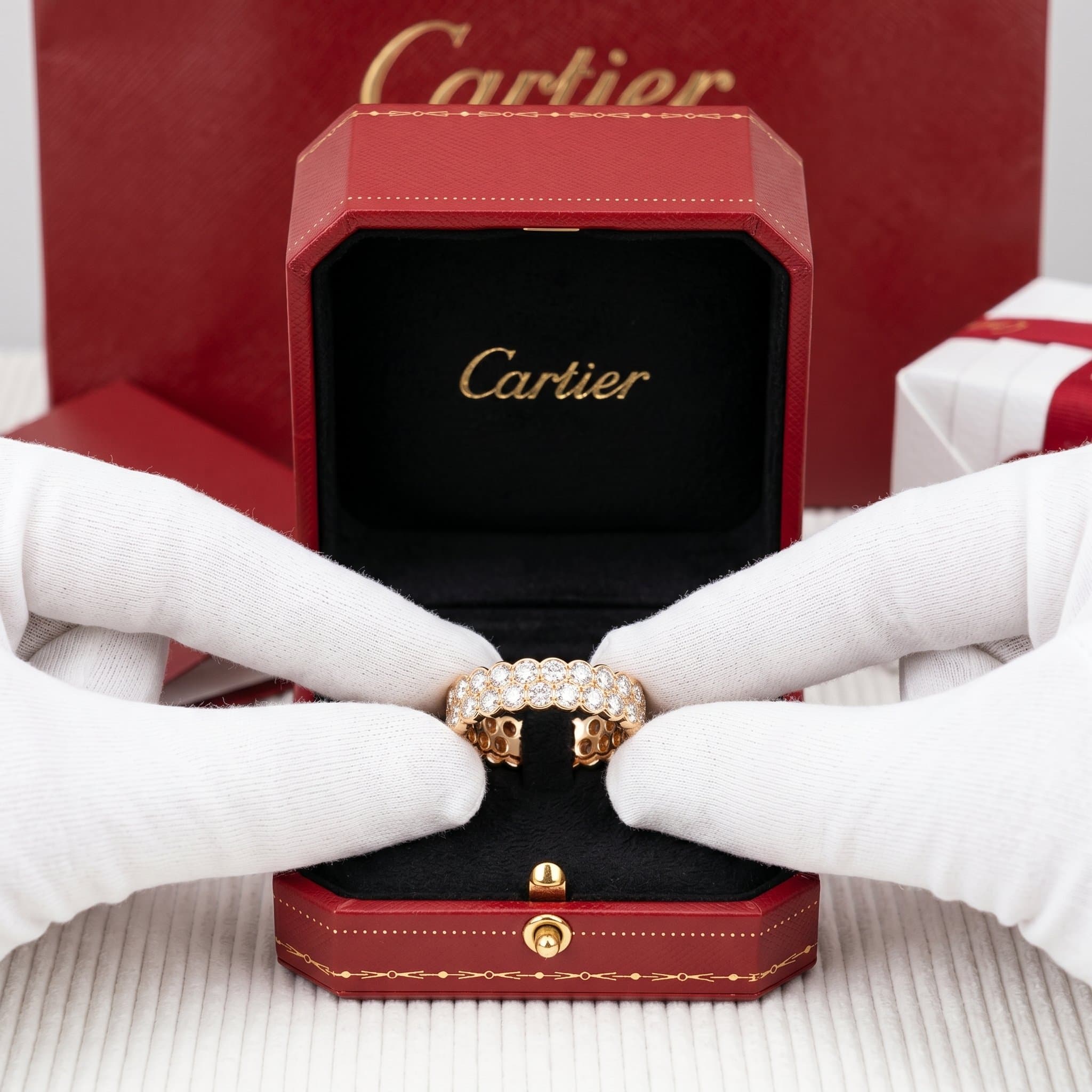 Золотое обручальное кольцо Cartier Broderie с бриллиантами, два ряда — фото 3