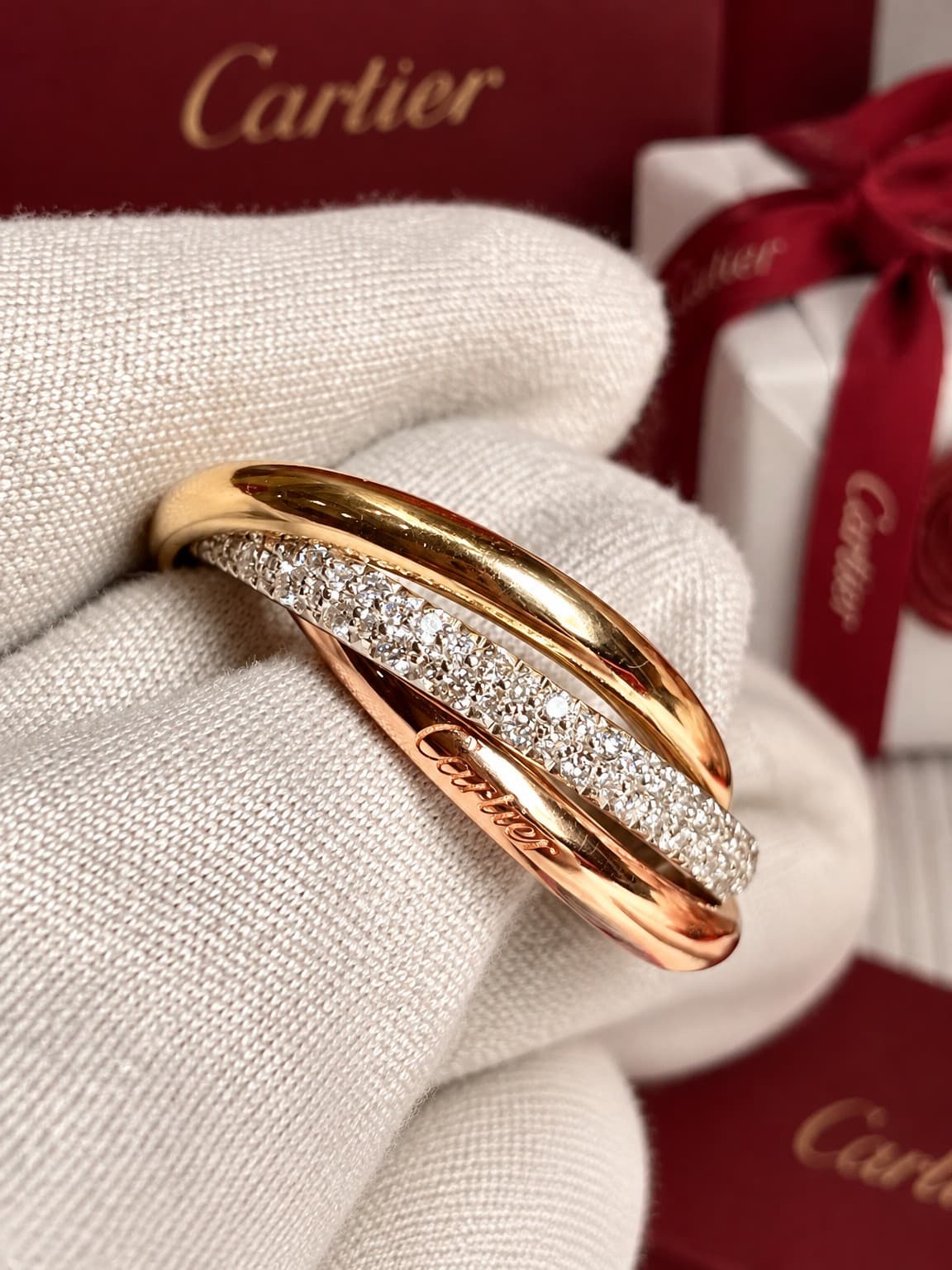 Кольцо Cartier Small Trinity 2,5мм с бриллиантами 0,51ct, Белое и жёлтое золото