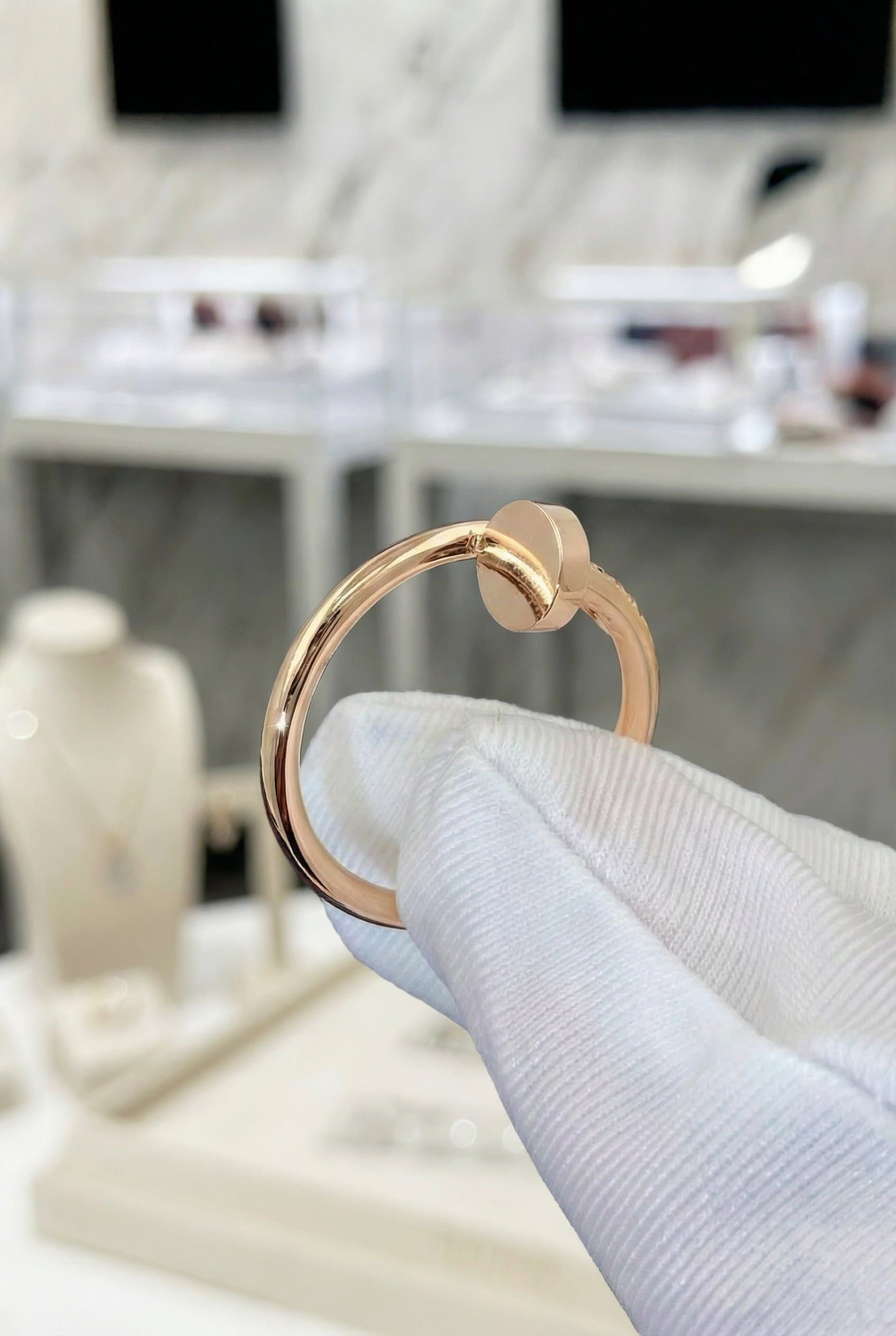 Золотое кольцо Cartier Juste un Clou — фото 2