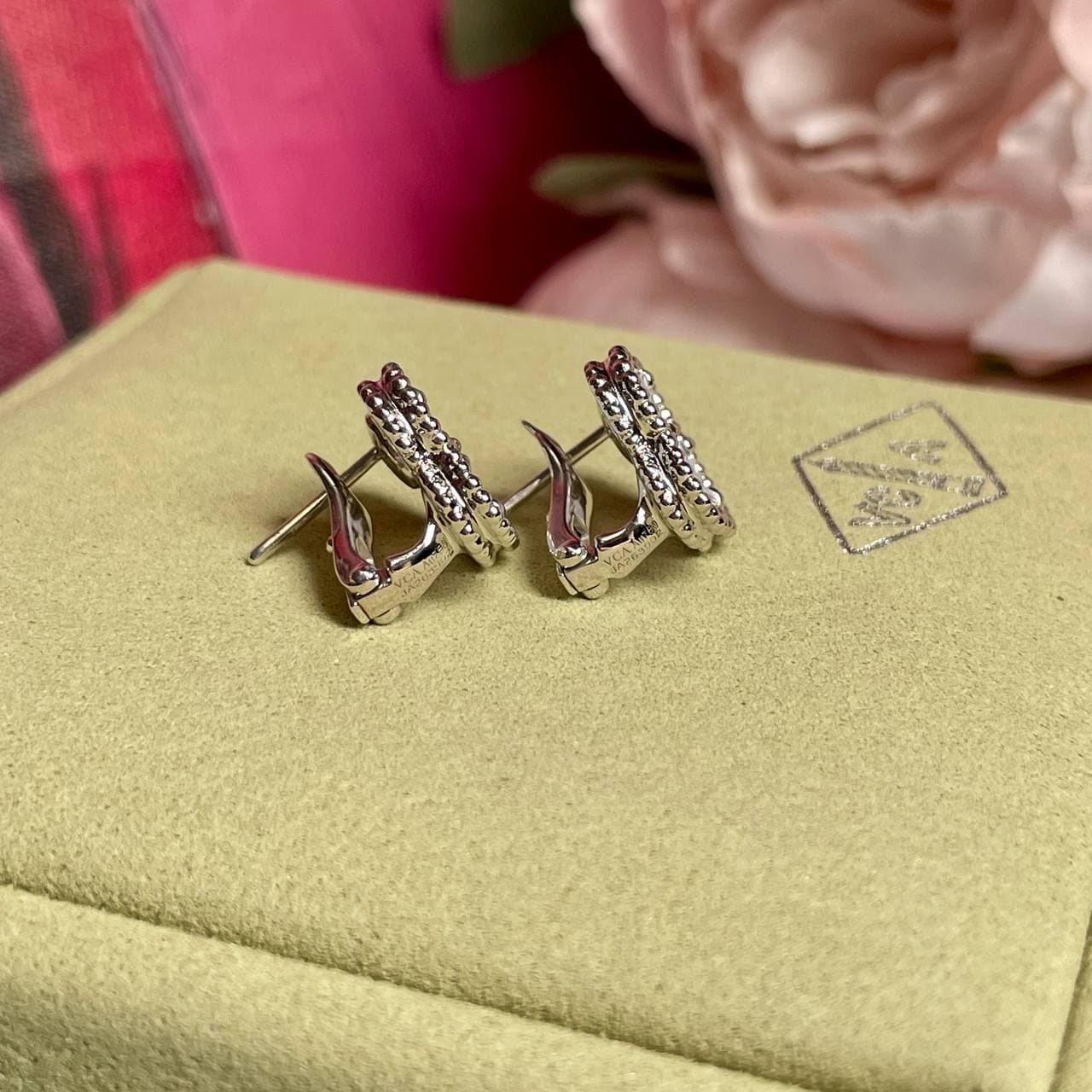 Серьги Van Cleef с халцедоном (белое золото 750) — фото 3