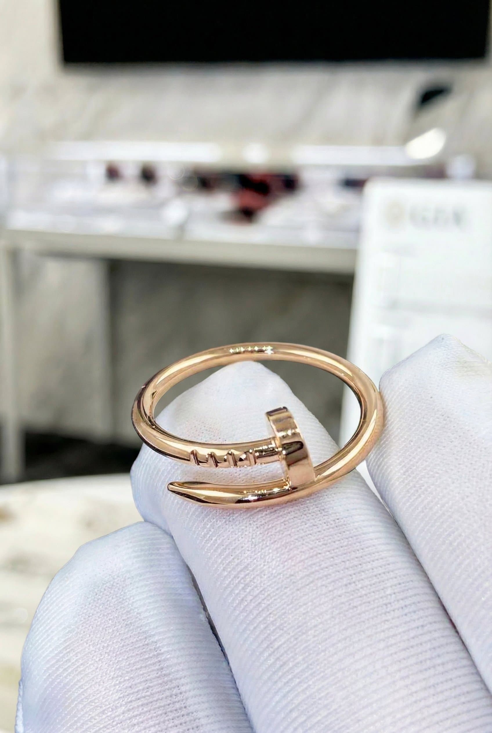 Золотое кольцо Cartier Juste un Clou — фото 3