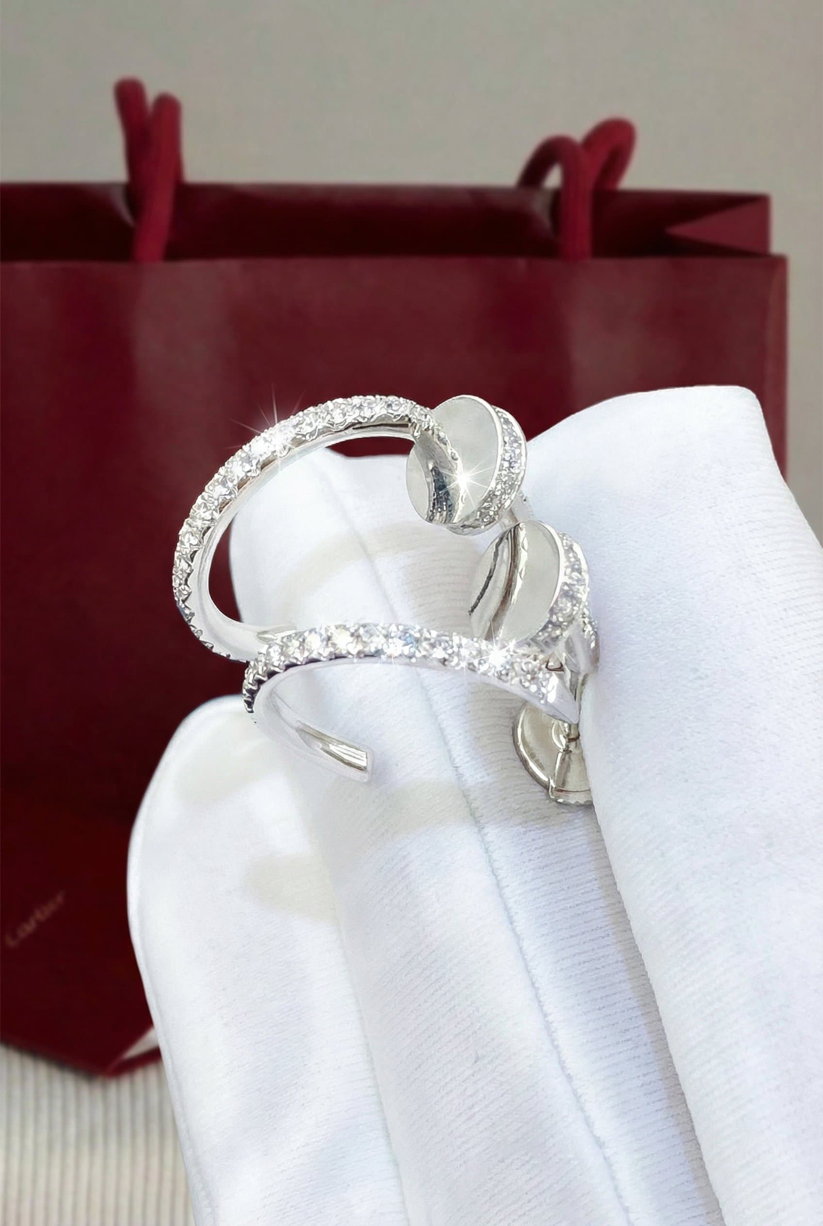 Золотые серьги Cartier Juste un Clou с бриллиантами