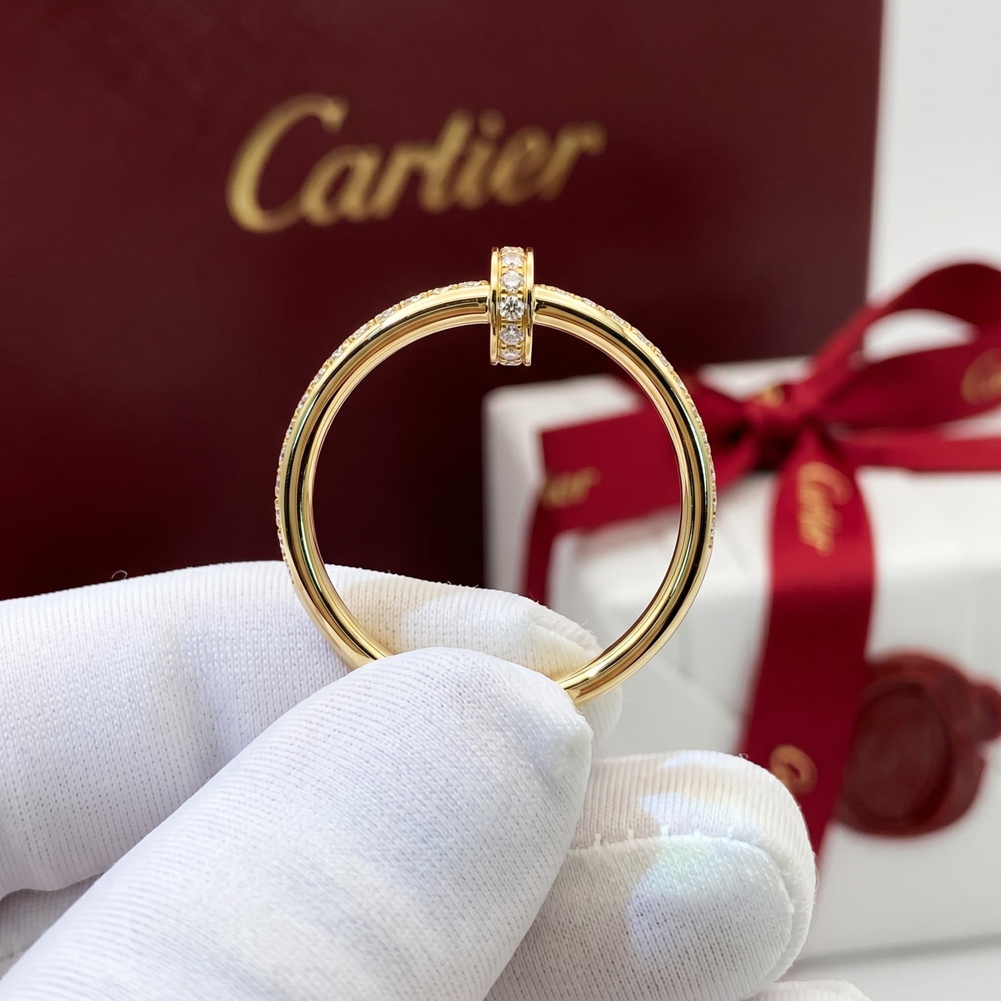 Золотое кольцо Cartier Juste un Clou (гвоздь) с бриллиантами, двойная модель, частичное паве — фото 2