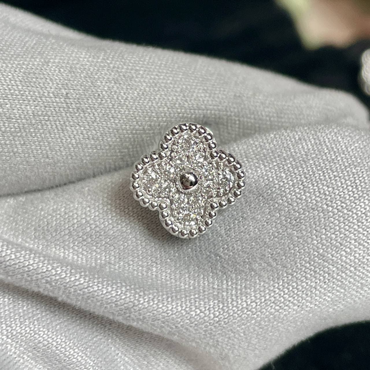 Серьги Van Cleef с бриллиантами 0,16ct (белое золото 750)