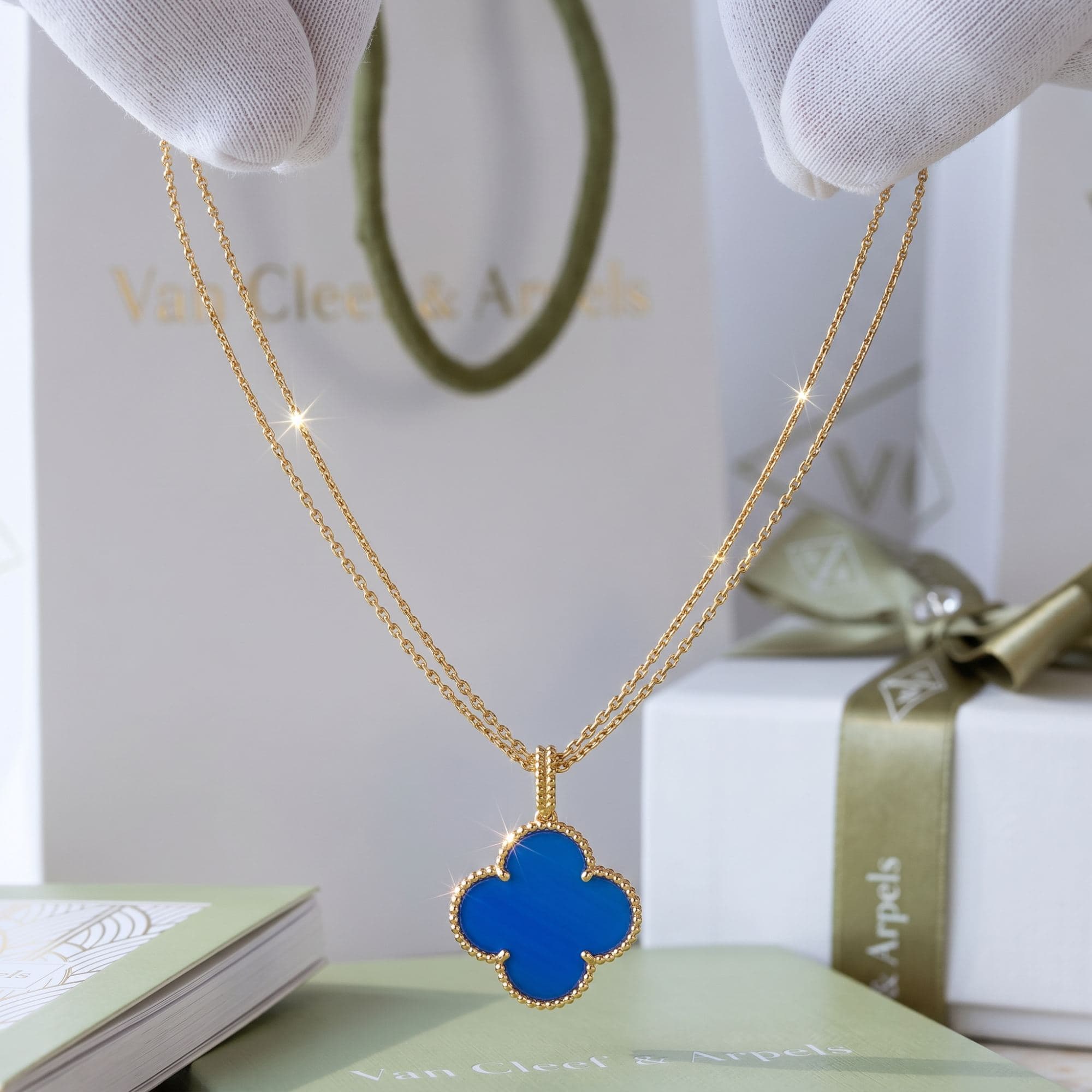 Колье Van Cleef & Arpels Magic Alhambra, 1 мотив — фото 3