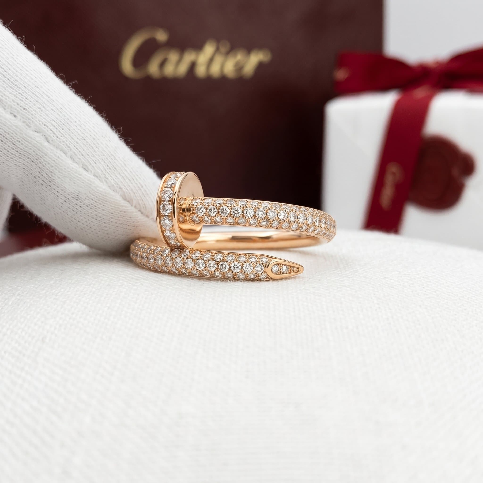 Золотое кольцо Cartier Juste un Clou (гвоздь) с бриллиантами, классическая модель, паве — фото 3