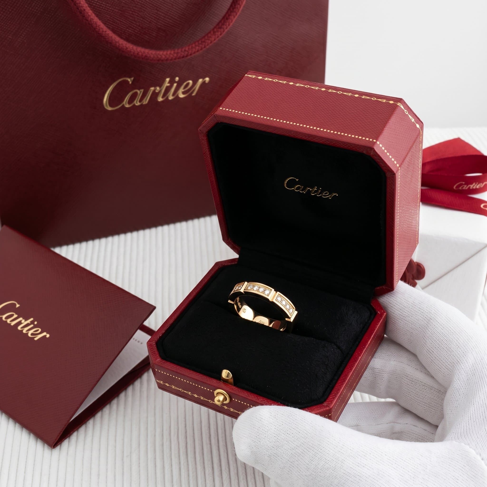 Золотое обручальное кольцо Cartier Maillon Panthère с бриллиантами, частичное паве, Жёлтое золото