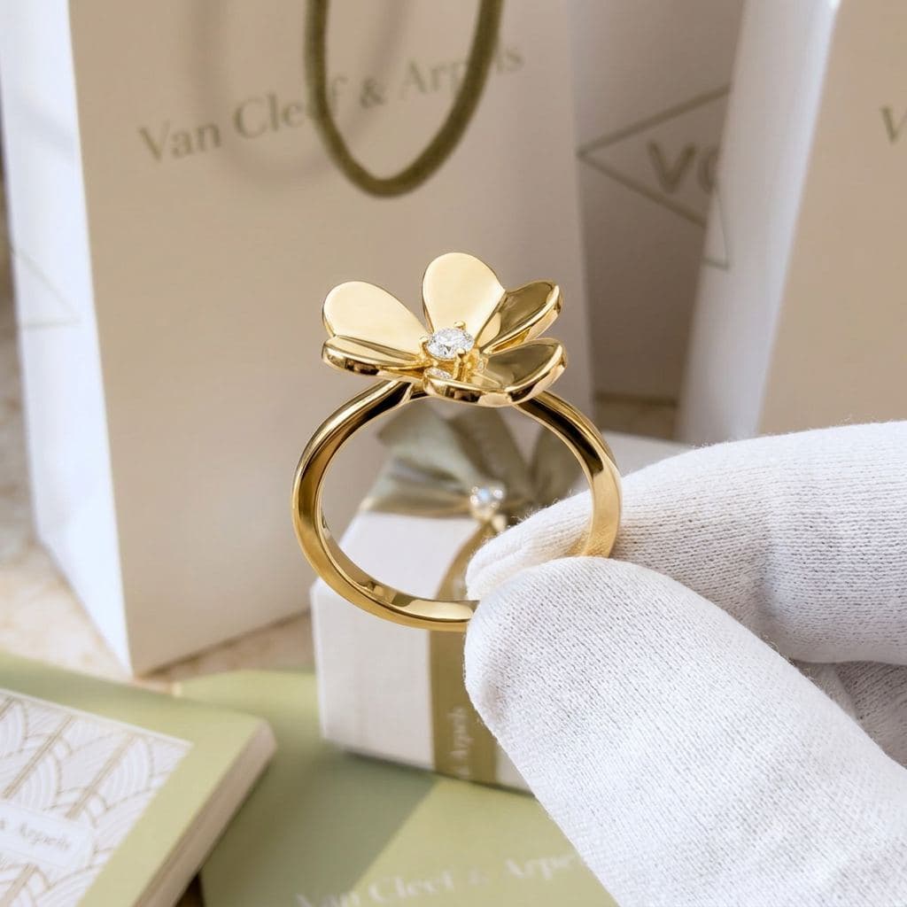 Кольцо Van Cleef & Arpels Frivole, 1 цветок, малая модель, Жёлтое золото