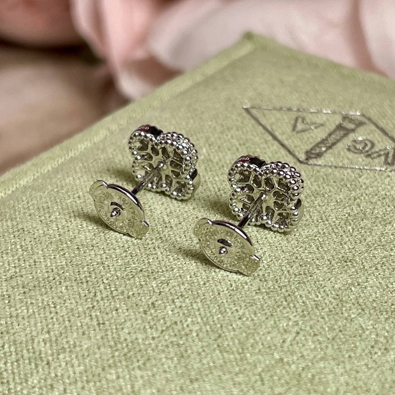 Серьги Van Cleef с бриллиантами 0,16ct (белое золото 750) — фото 4