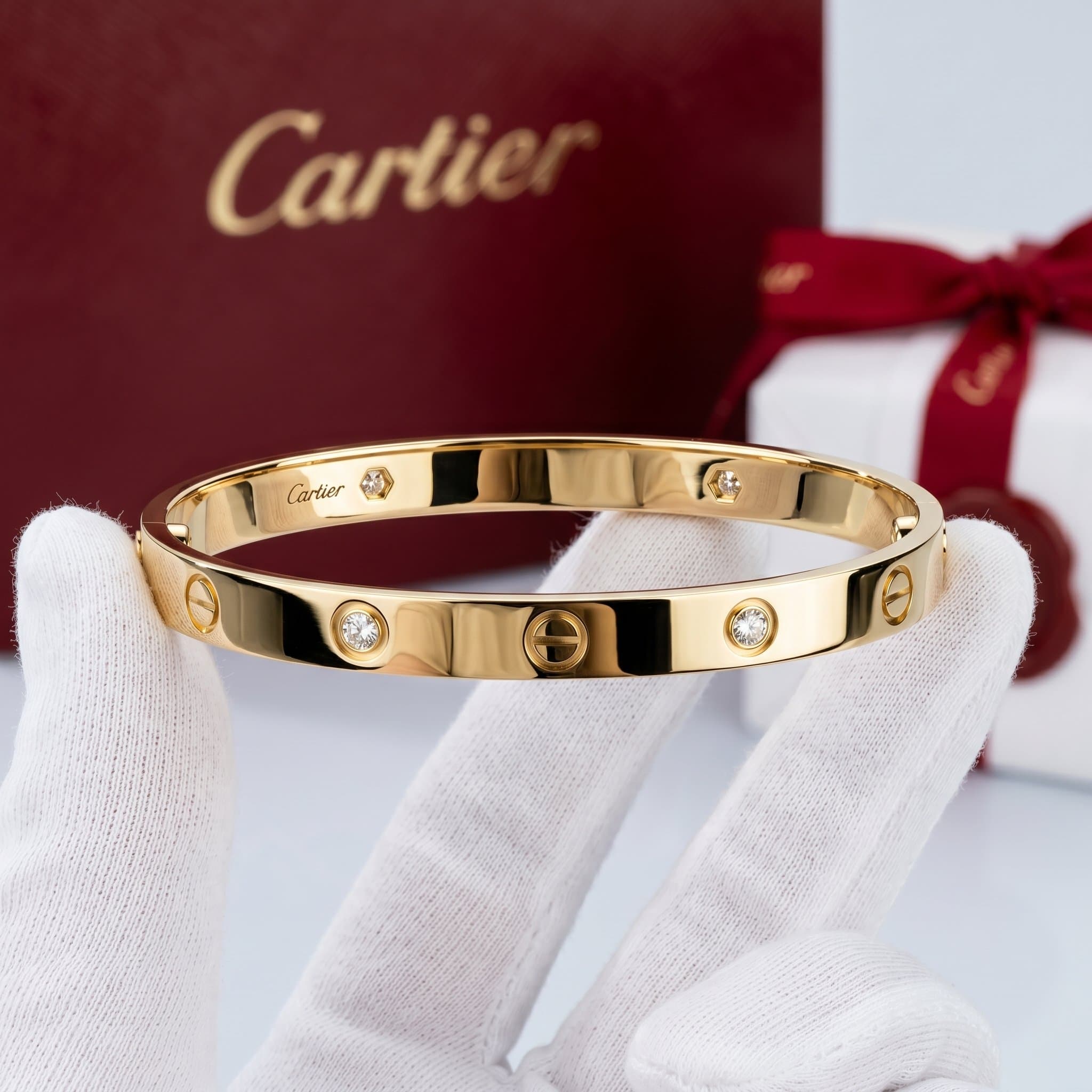 Золотой браслет Cartier Love с бриллиантами, классическая модель, 4 бриллианта — фото 2