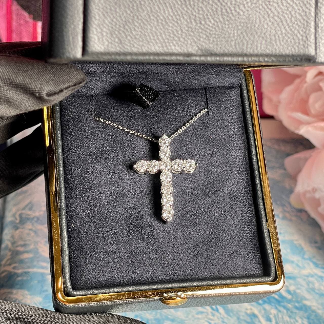 Крест Graff с бриллиантами 1,89 ct (белое золото 585)