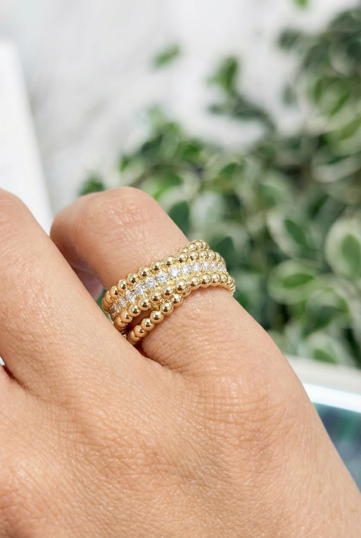 Van Cleef & Arpels Золотое кольцо с бриллиантами Van Cleef Perlée Duo