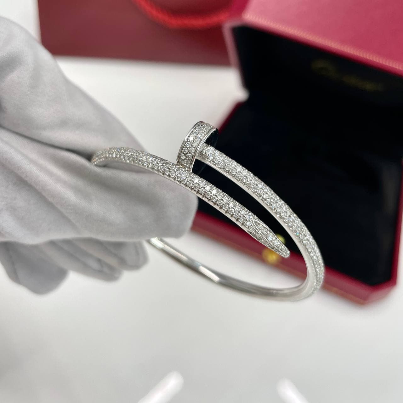 Браслет Cartier Juste Un Clou Pave 2,56 ct (белое золото 586)