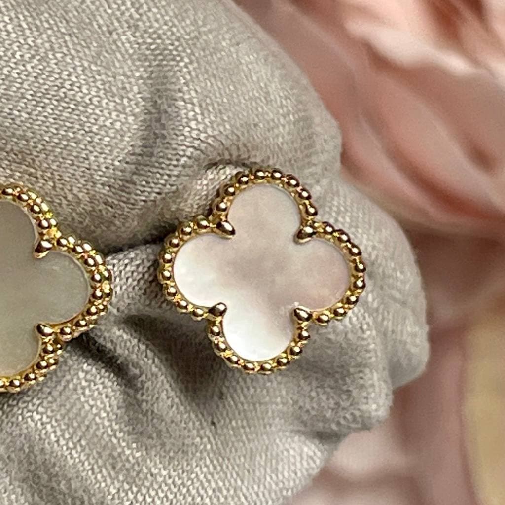 Пусеты Van Cleef Sweet Alhambra с перламутром (желтое золото 750) — фото 7