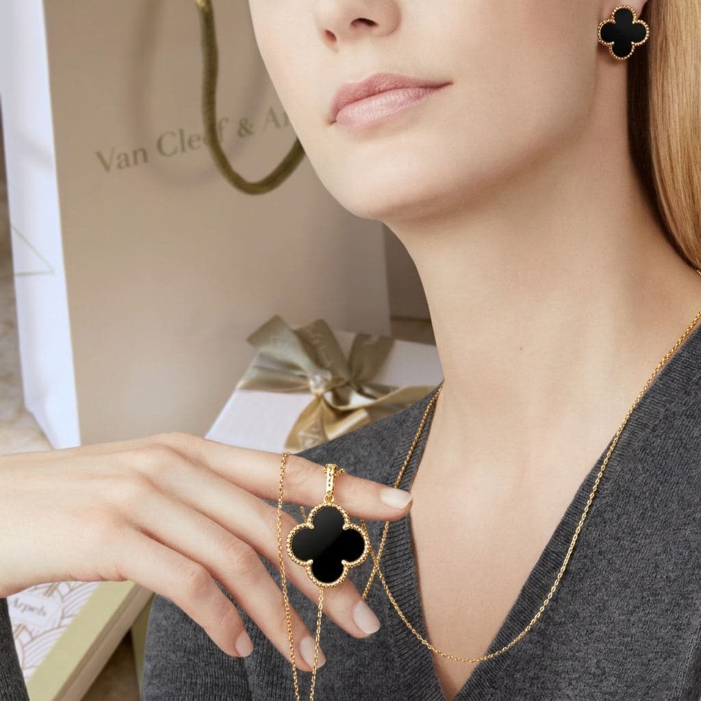 Серьги Van Cleef & Arpels Magic Alhambra, желтое золото, оникс — фото 3