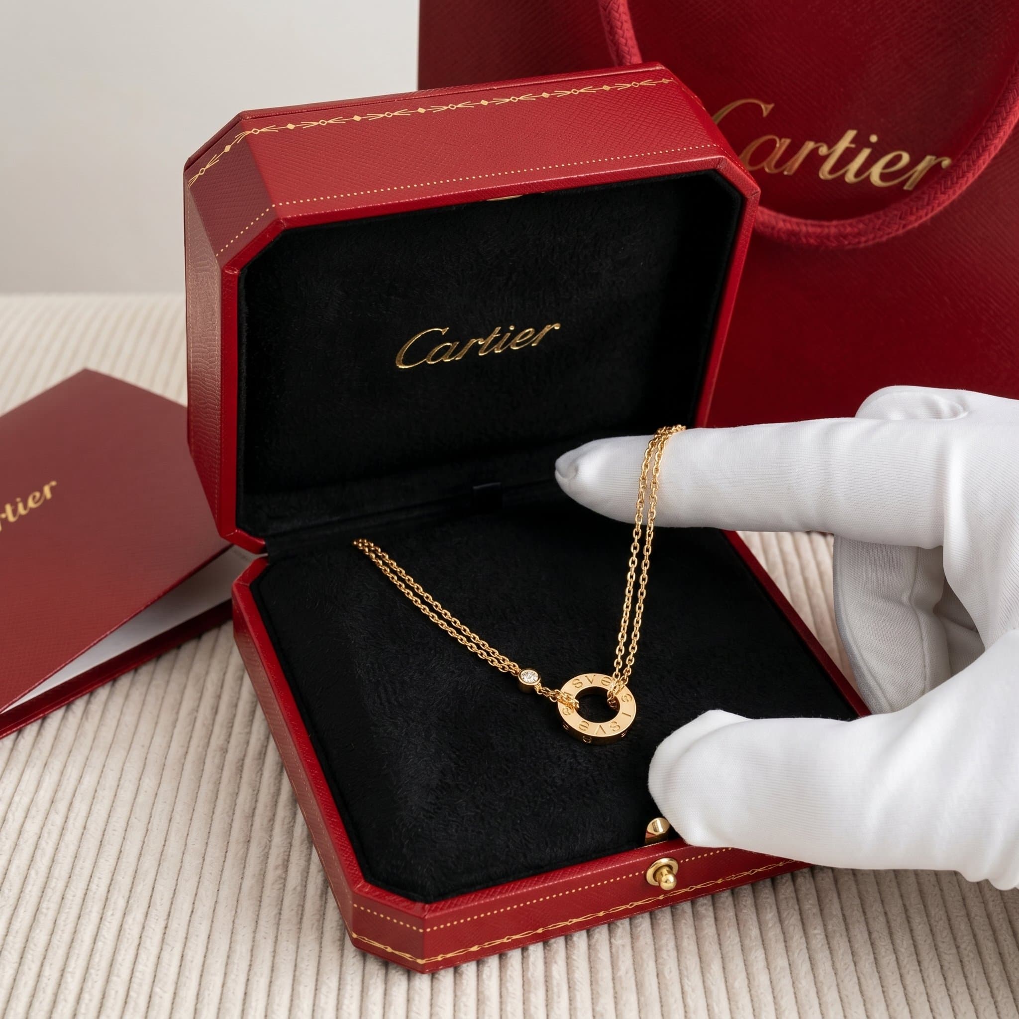 Золотая подвеска Cartier Love с бриллиантами, 2 бриллианта
