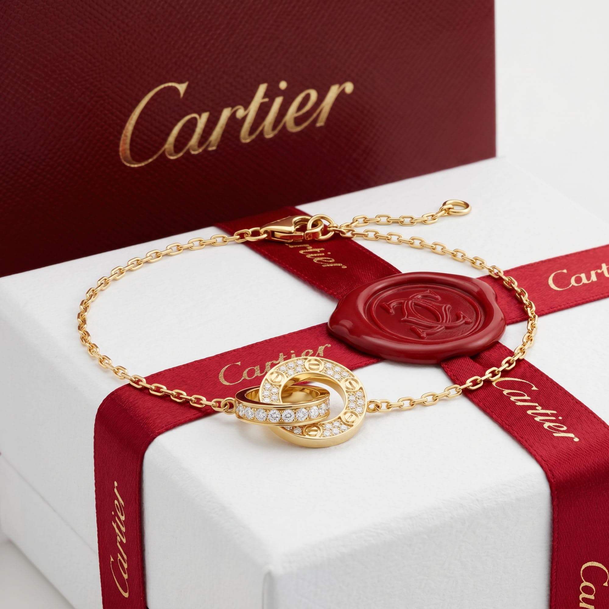 Золотой браслет Cartier Love с бриллиантами, на цепочке, паве — фото 2