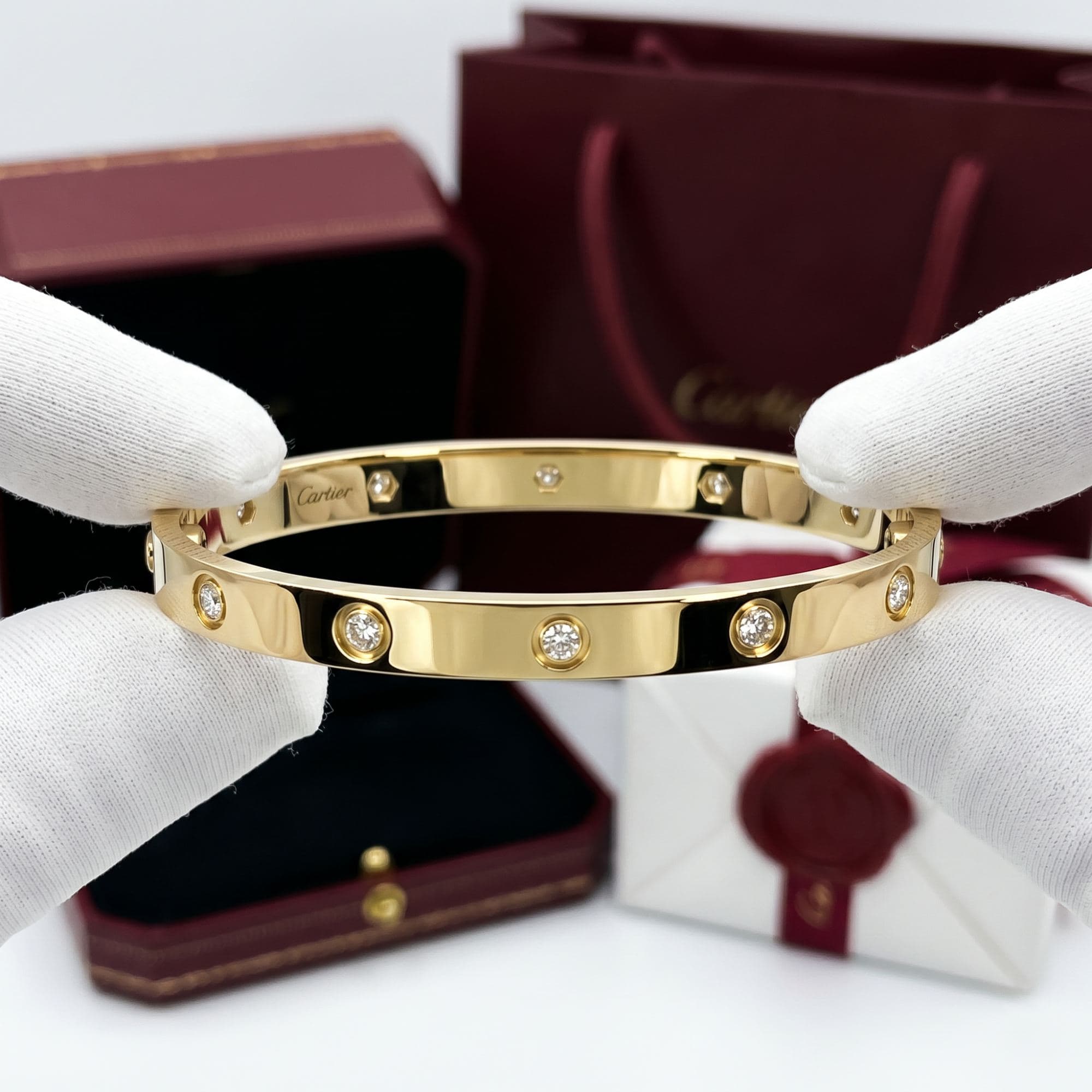 Золотой браслет Cartier Love с бриллиантами, классическая модель, 10 бриллиантов, Жёлтое золото