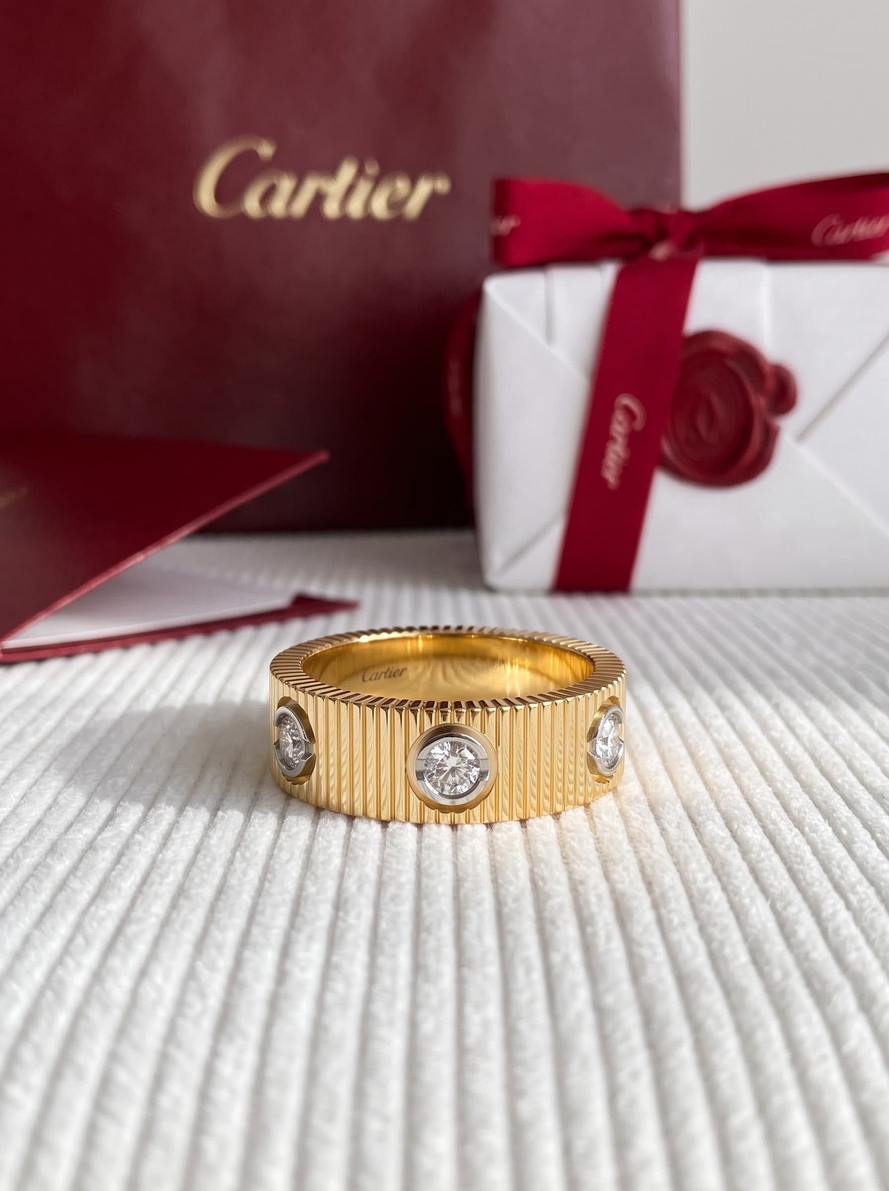 Кольцо Cartier LOVE Unlimited, 6 бриллиантов, Жёлтое золото