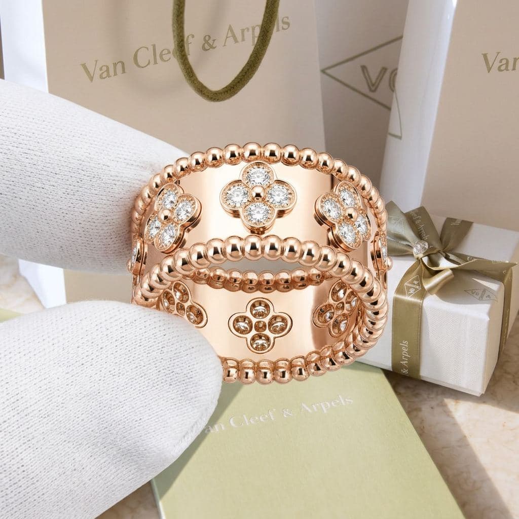 Кольцо Van Cleef & Arpels Perlée clovers, средняя модель — фото 3
