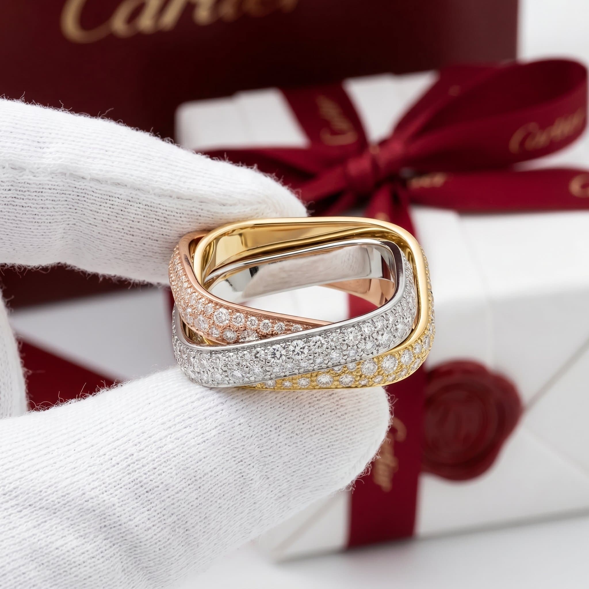Золотое кольцо Cartier Trinity с бриллиантами, классическая модель, паве, Жёлтое золото