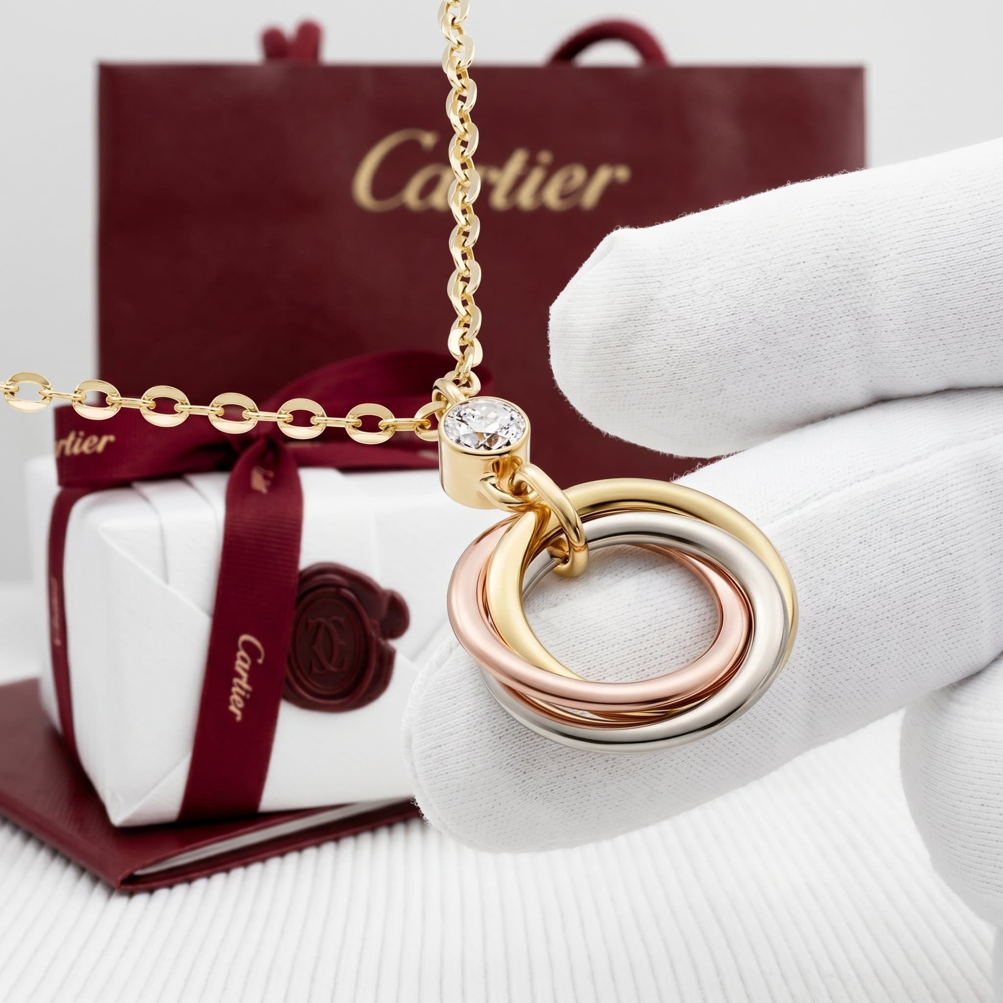 Золотая подвеска Cartier Trinity с бриллиантами, 1 бриллиант, Белое и жёлтое золото