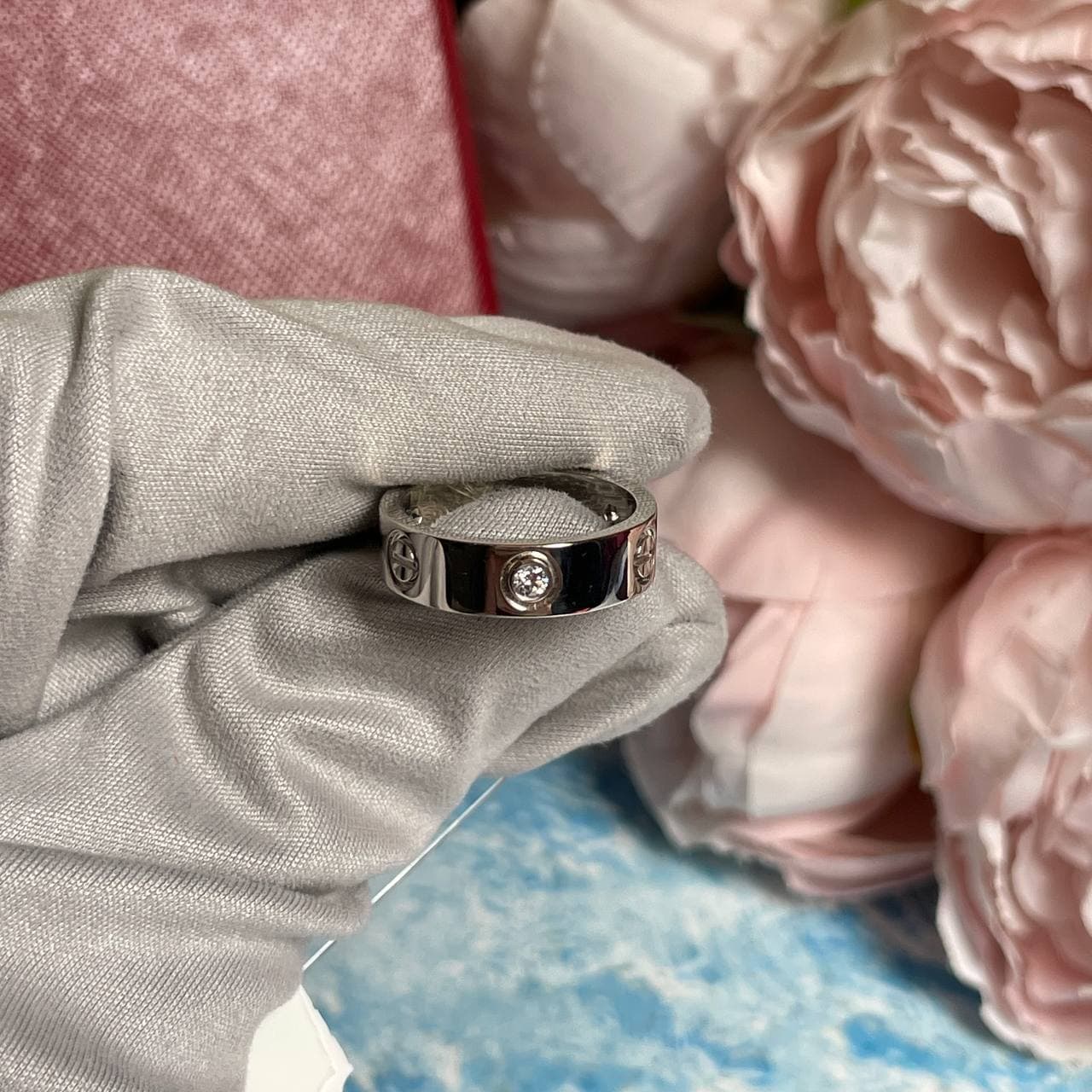 Cartier Кольцо Cartier Love уменьшенная модель с 3 бриллиантами (белое золото 585)