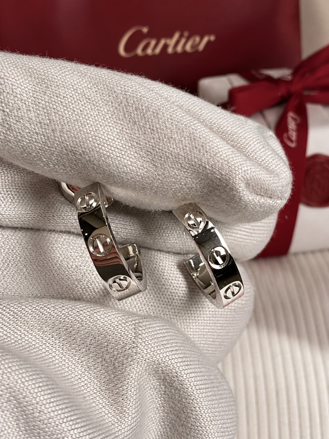 Cartier Серьги Cartier Love маленькая модель