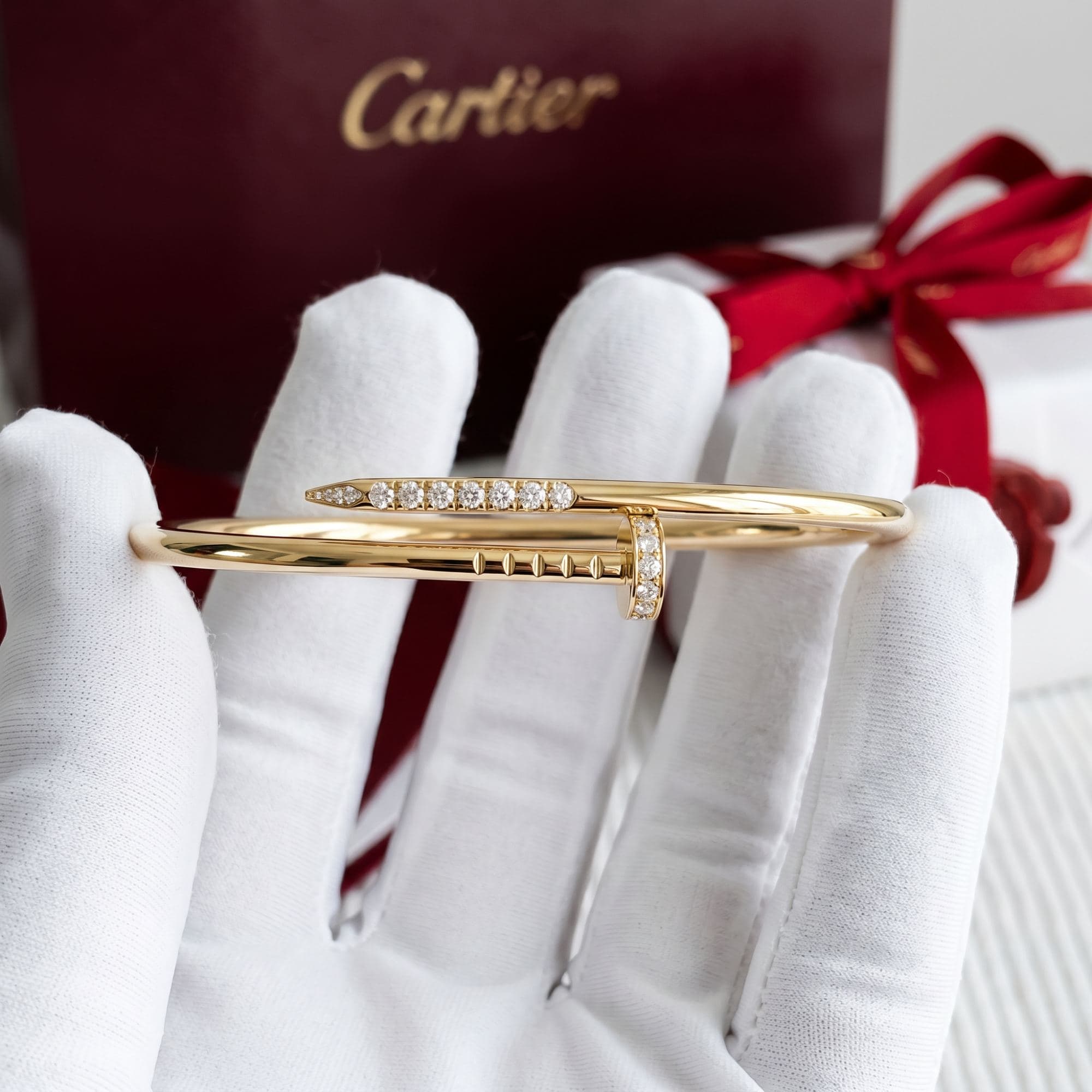 Золотой браслет Cartier Juste un Clou (гвоздь) с бриллиантами, малая модель, обратная закрепка — фото 4