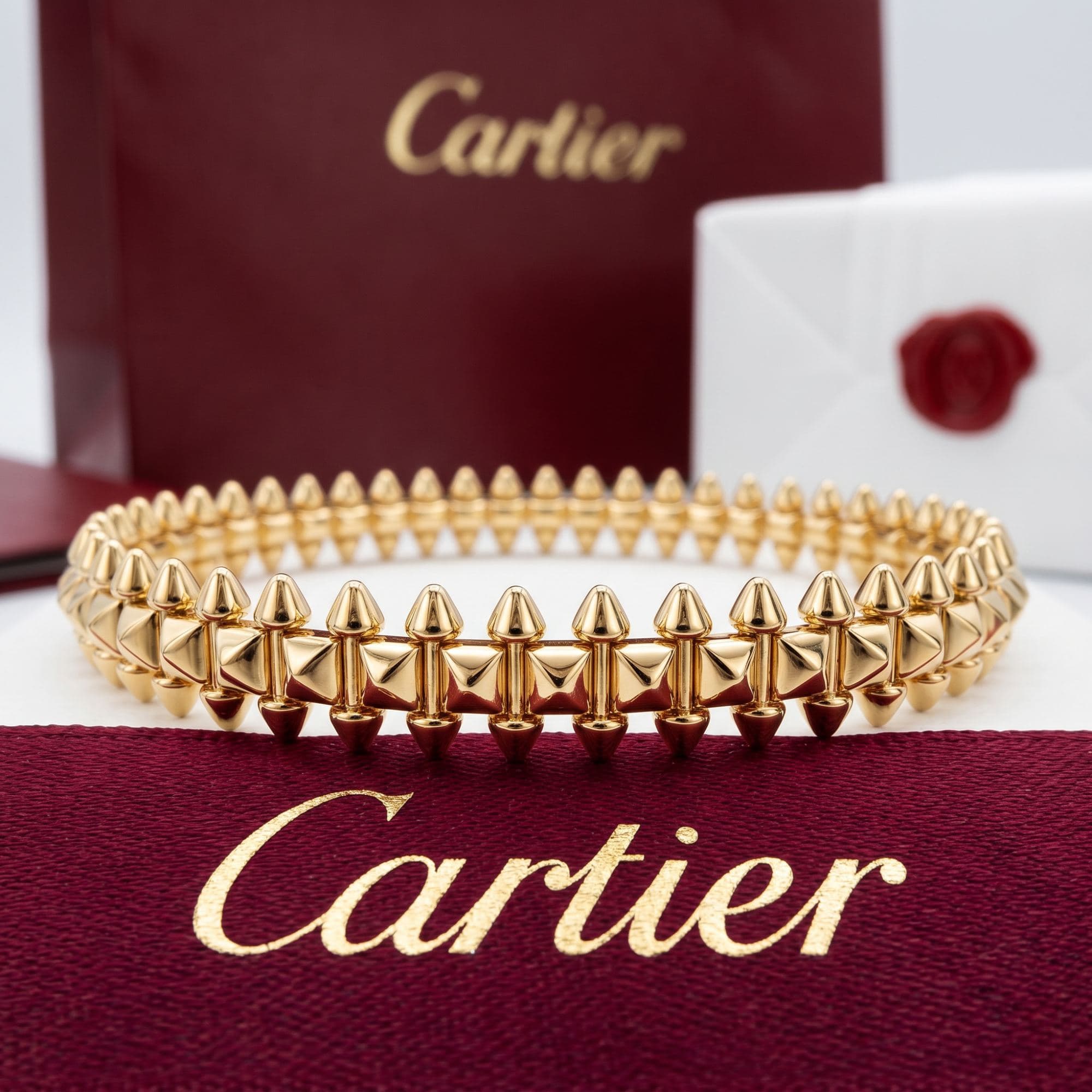Золотой браслет Cartier Clash, средняя модель