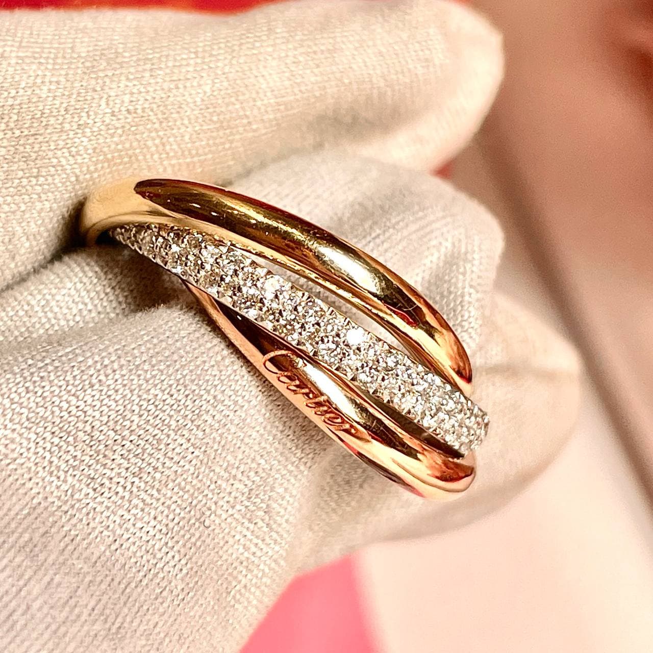 Кольцо Cartier Small Trinity 2,5мм с бриллиантами 0,51ct (белое/желтое/розовое золото 585) — фото 2