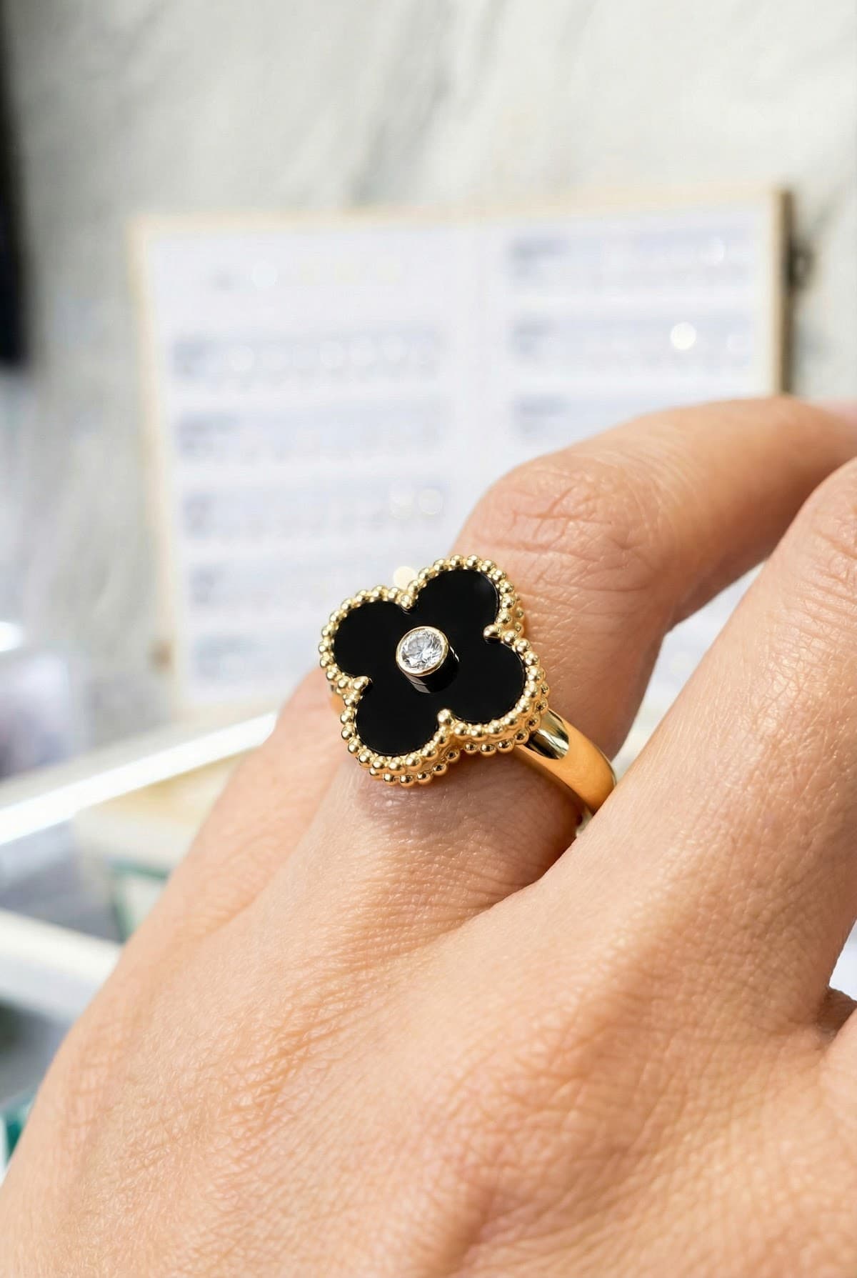 Van Cleef & Arpels Золотое кольцо с бриллиантами Van Cleef Vintage Alhambra