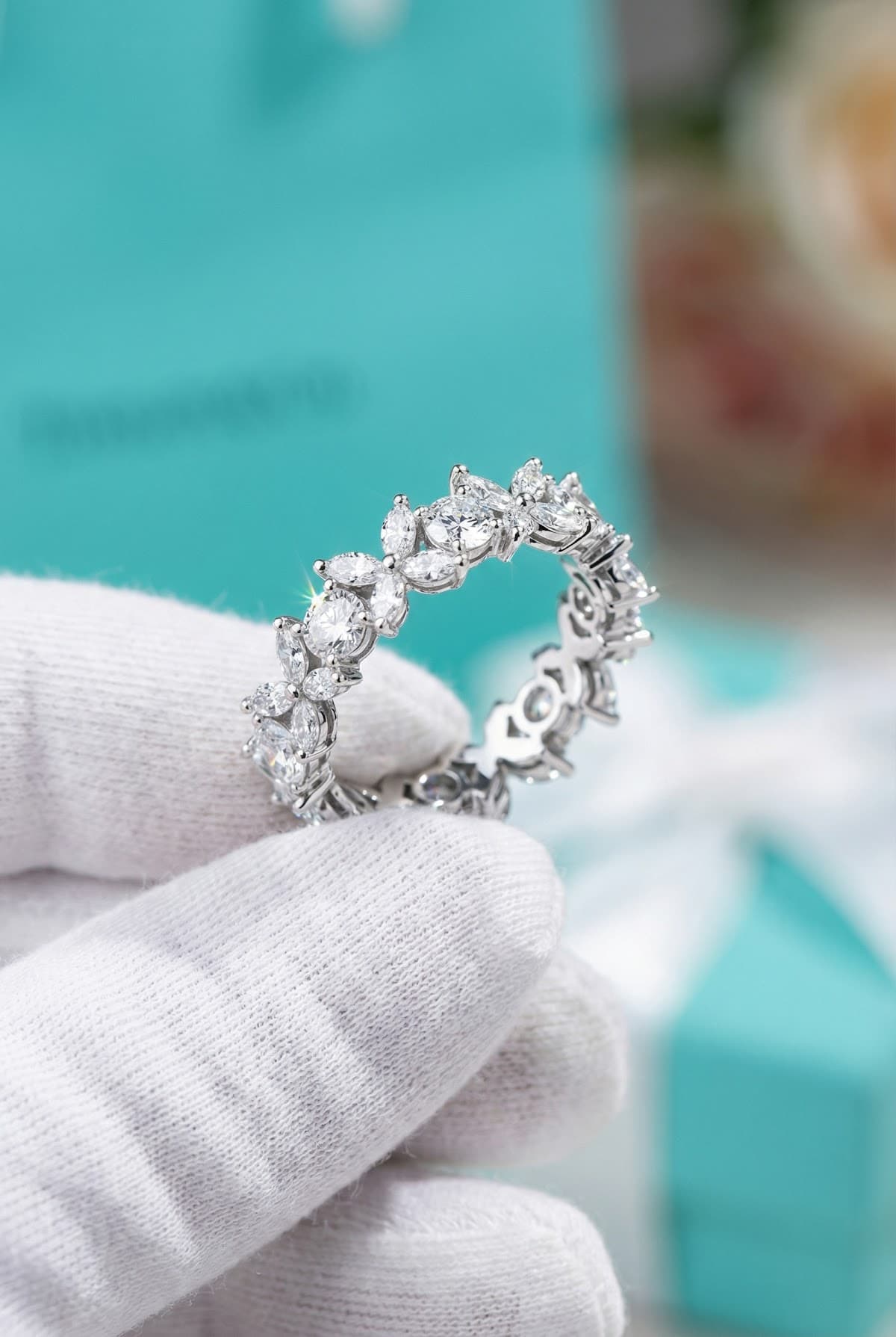 Tiffany & Co. Золотое кольцо с бриллиантами Tiffany Victoria